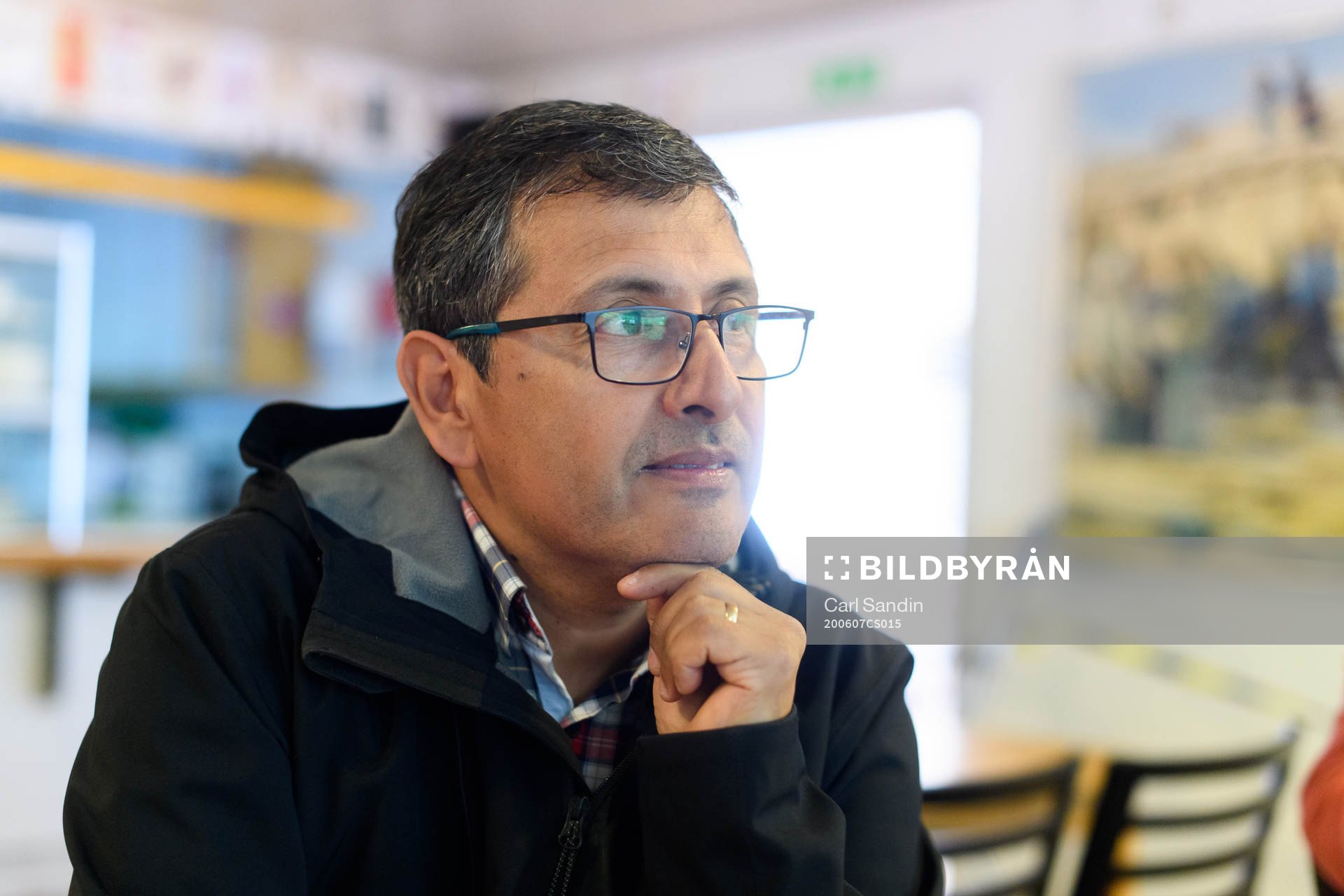 s tränare Tito Orlando Rojas blir intervjuad