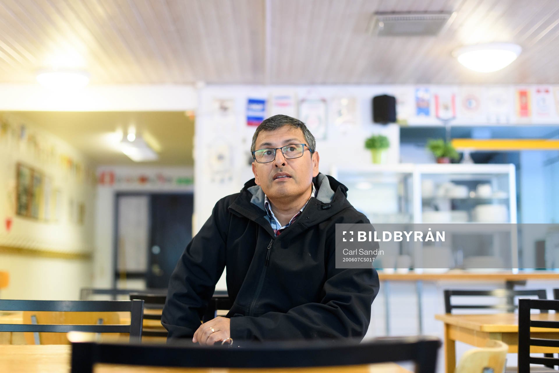 s tränare Tito Orlando Rojas blir intervjuad