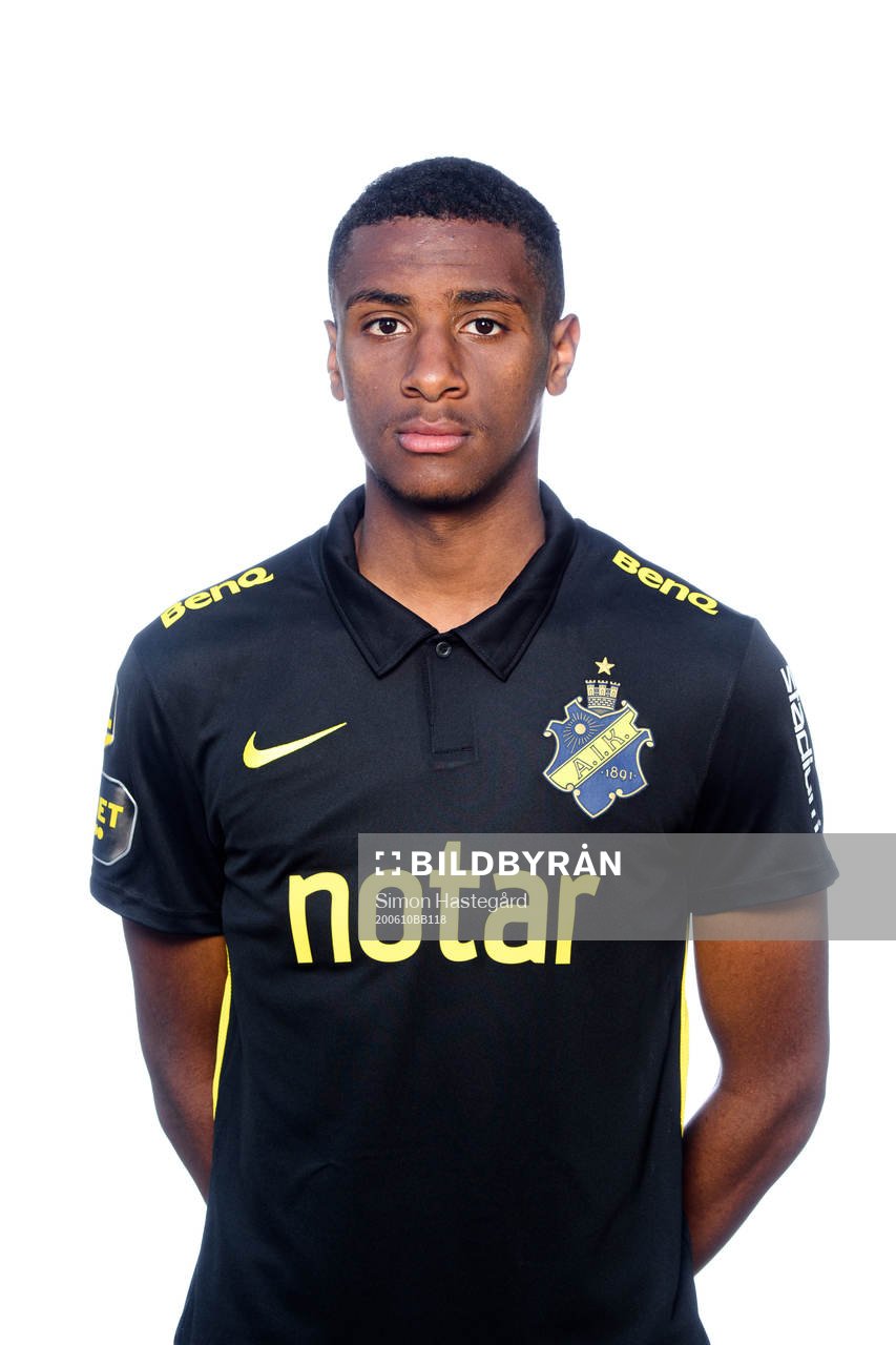 Paulos Abraham poserer för porträtt efter en träning med AIK den 10 juni 2020 i Stockholm.