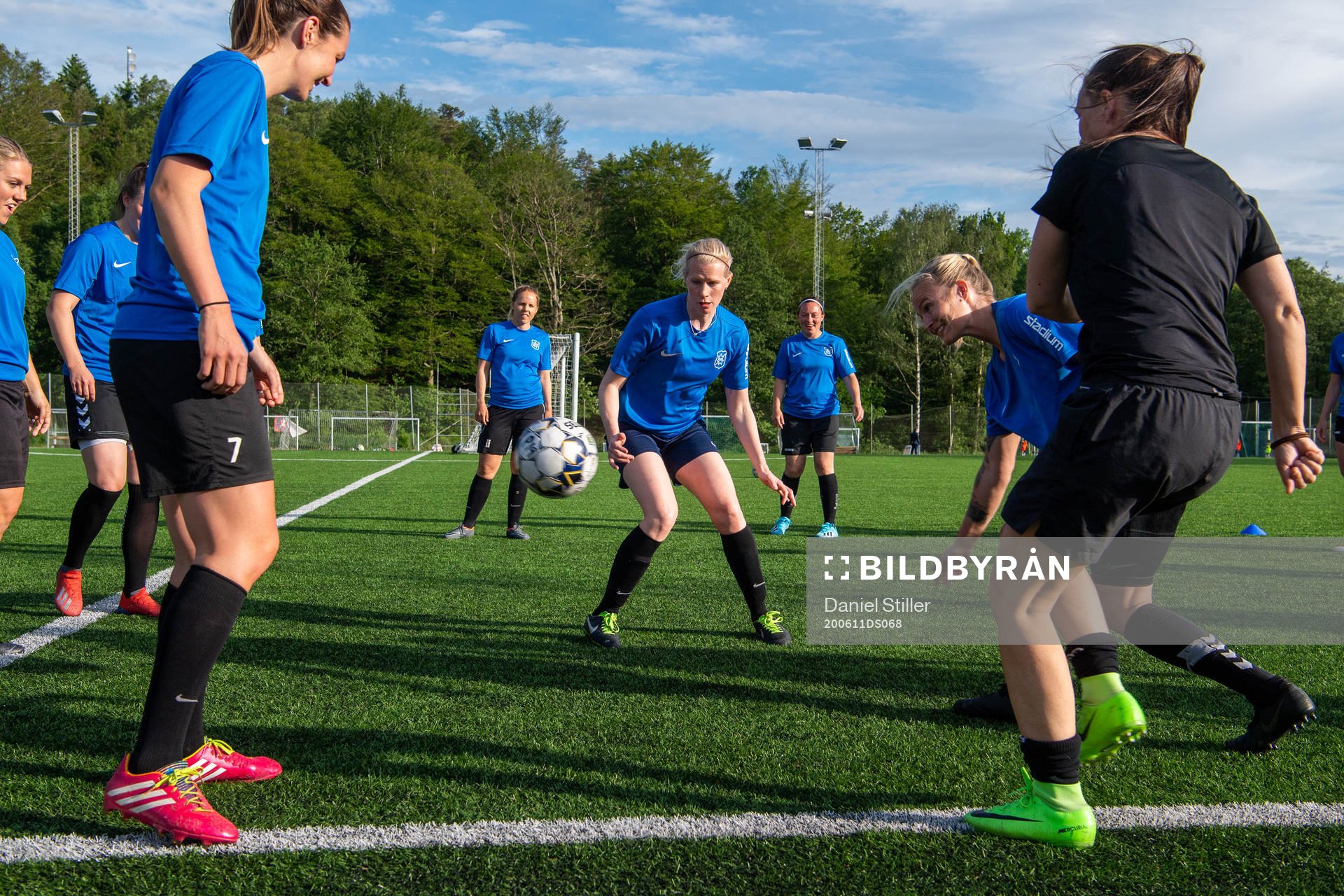 Spelande tränaren Lisa Christensson under en träning med Örgrytes damlag den 11 juni 2020 i Göteborg.