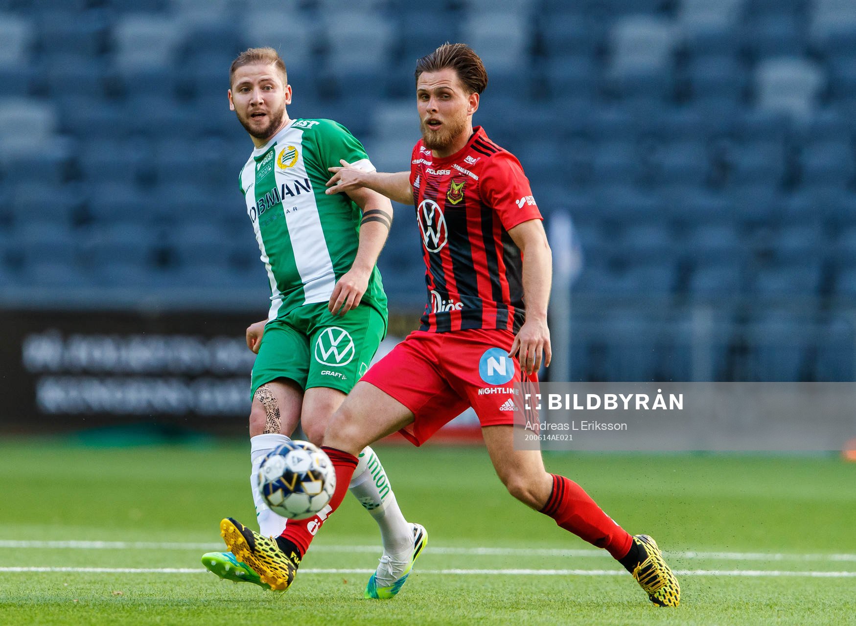 Hammarbys Darijan Bojanic och Östersunds Charlie Colkett