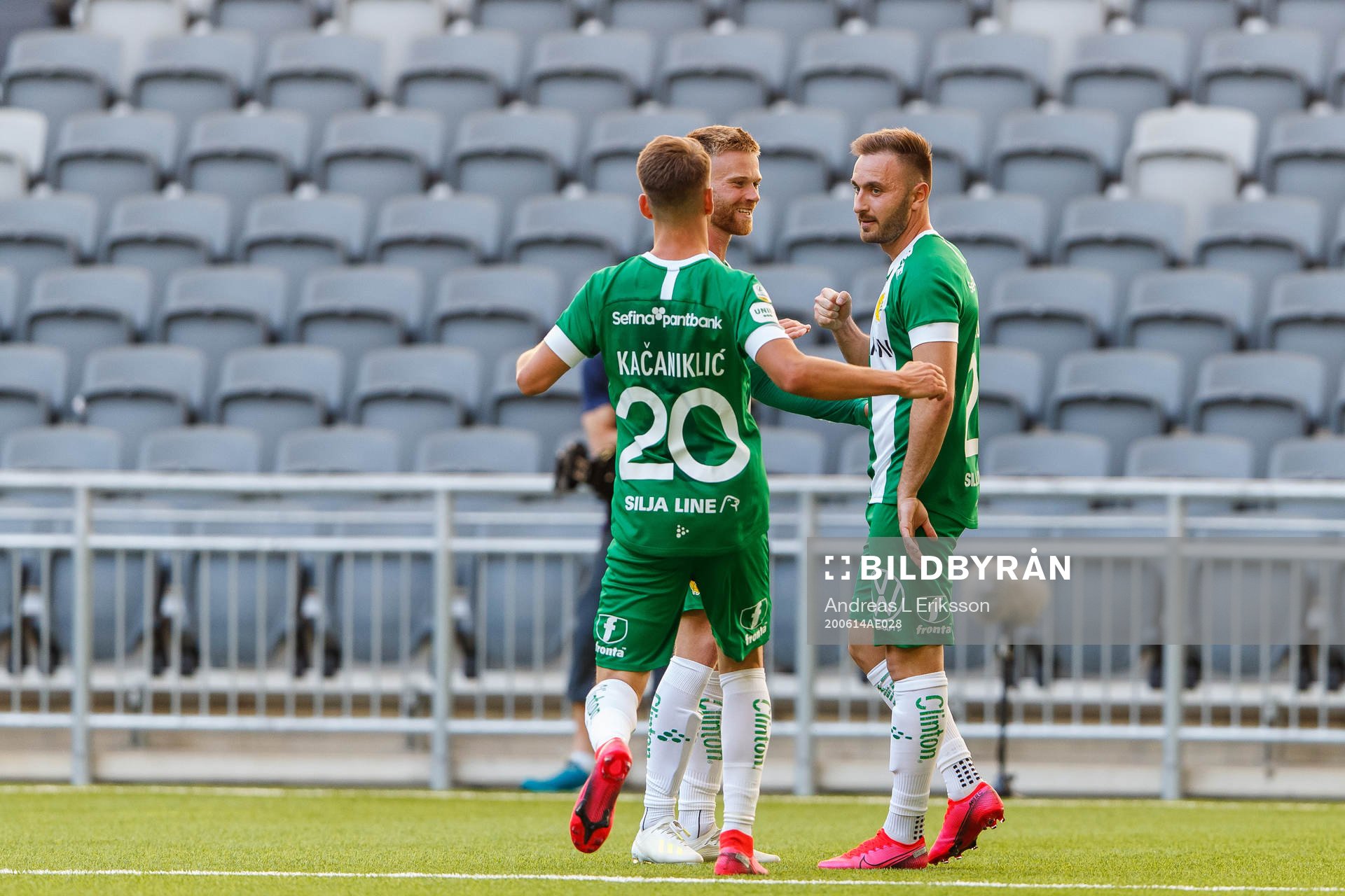 Hammarbys Muamer Tankovic jublar med lagkamrater