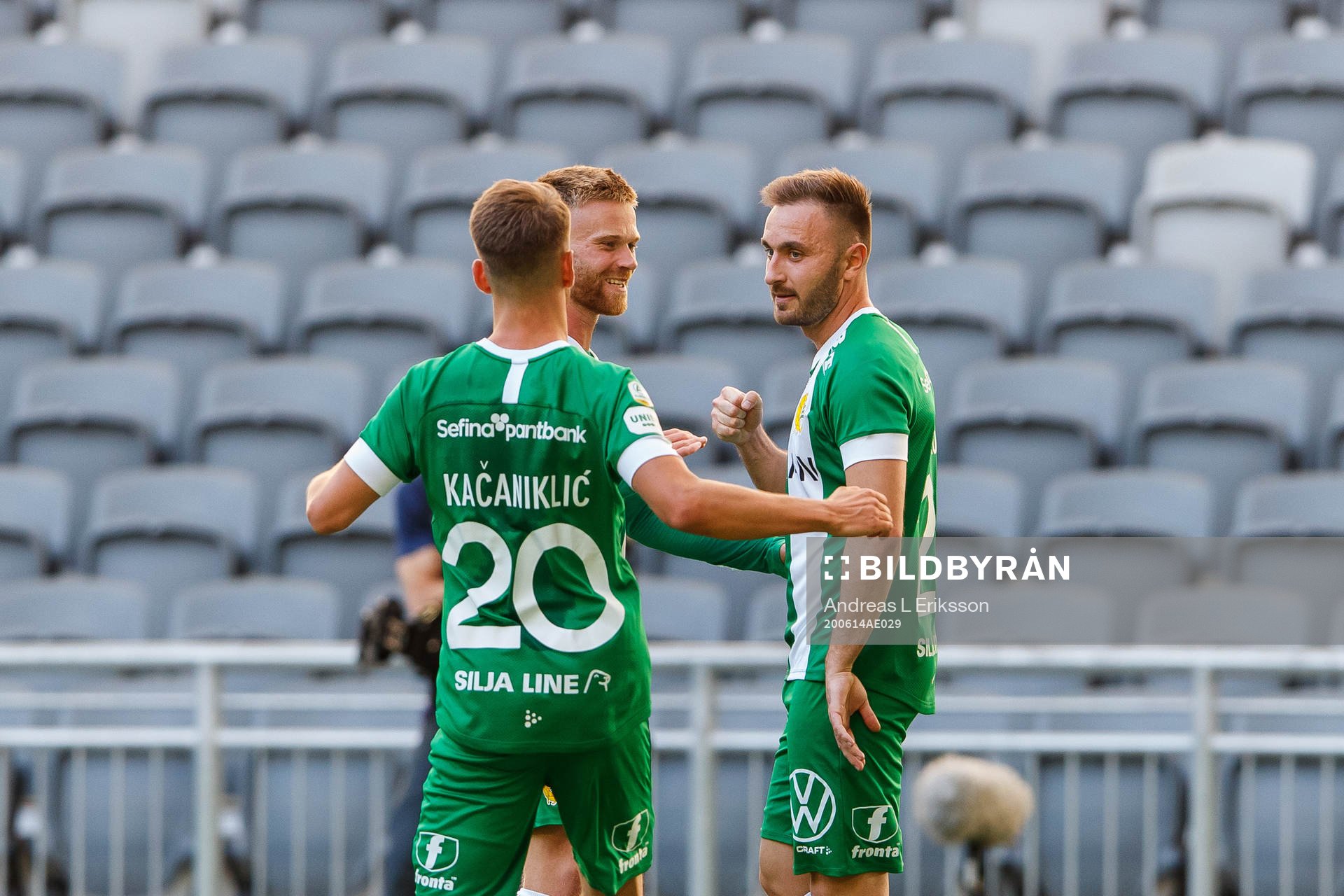 Hammarbys Muamer Tankovic jublar med lagkamrater