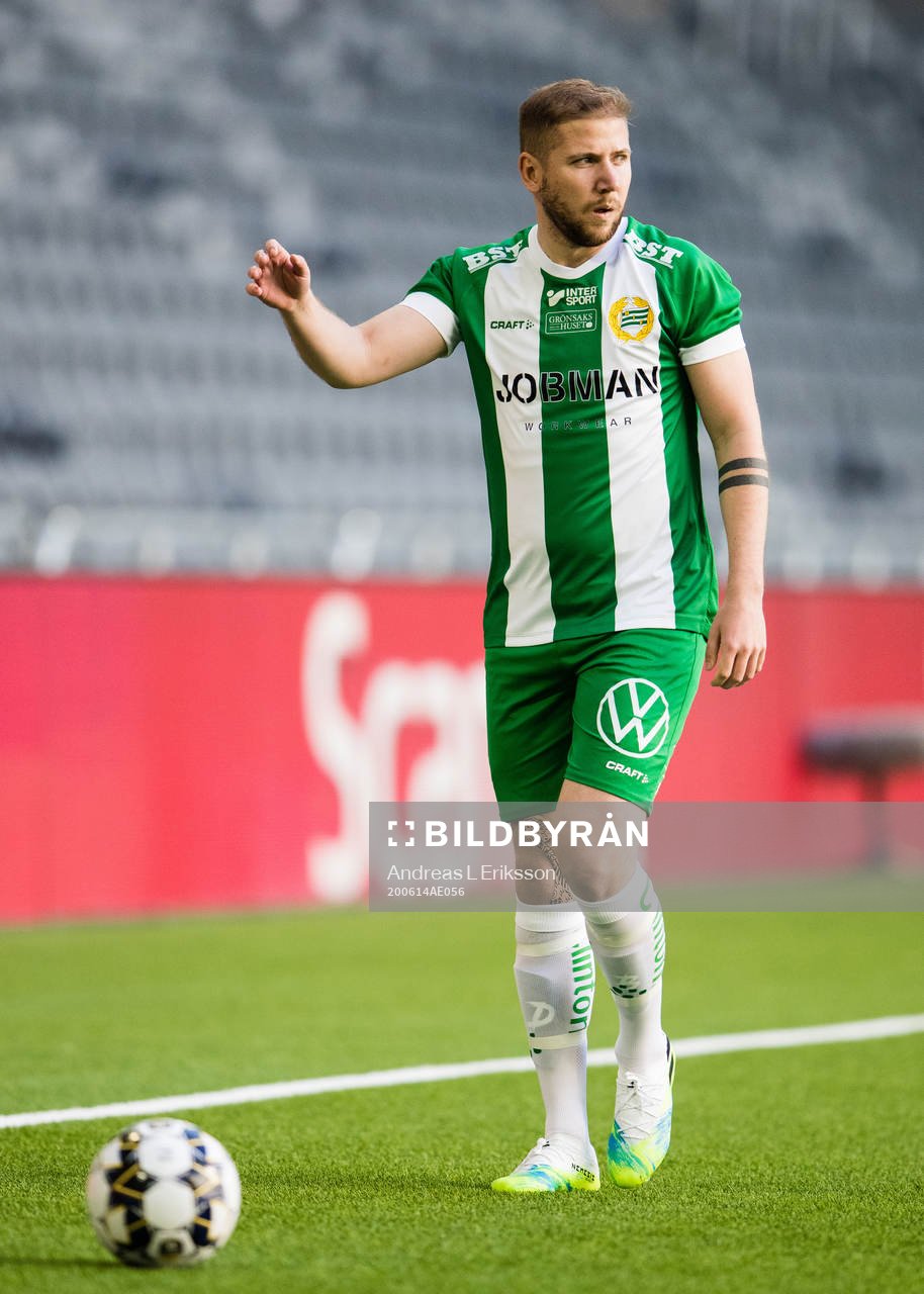 Hammarbys Darijan Bojanic med en frispark