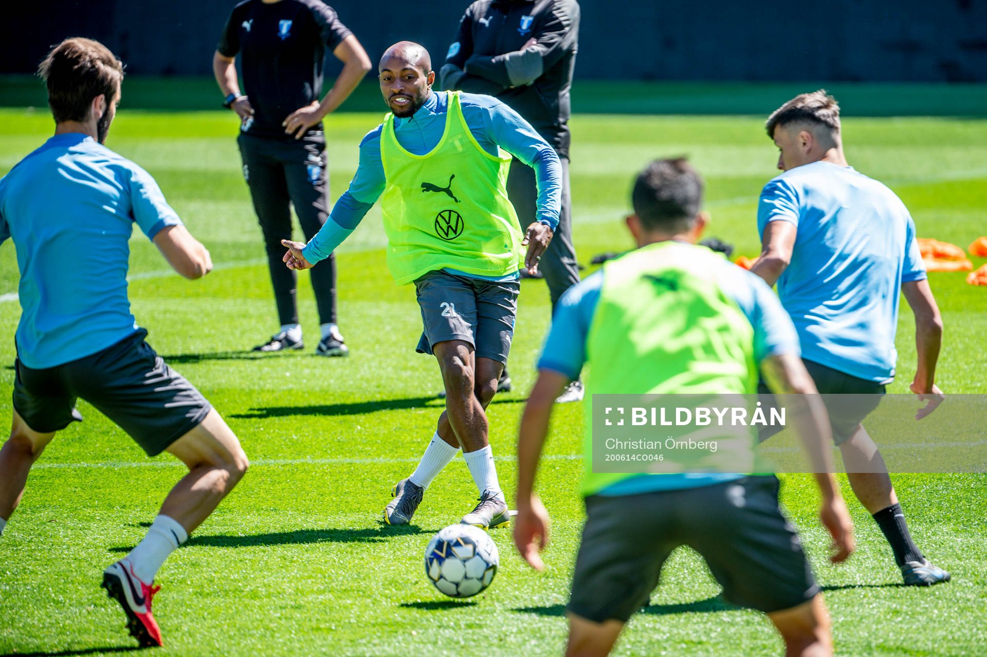 Fouad Bachirou i mitten under en träning med Malmö FF den 14 juni 2020 i Malmö.