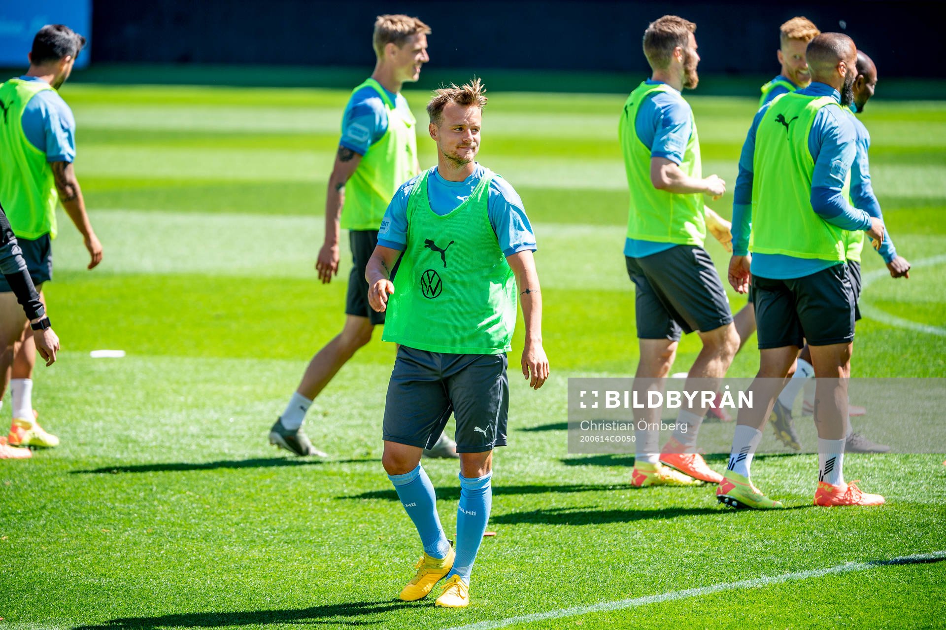 Eric Larsson i mitten under en träning med Malmö FF den 14 juni 2020 i Malmö.