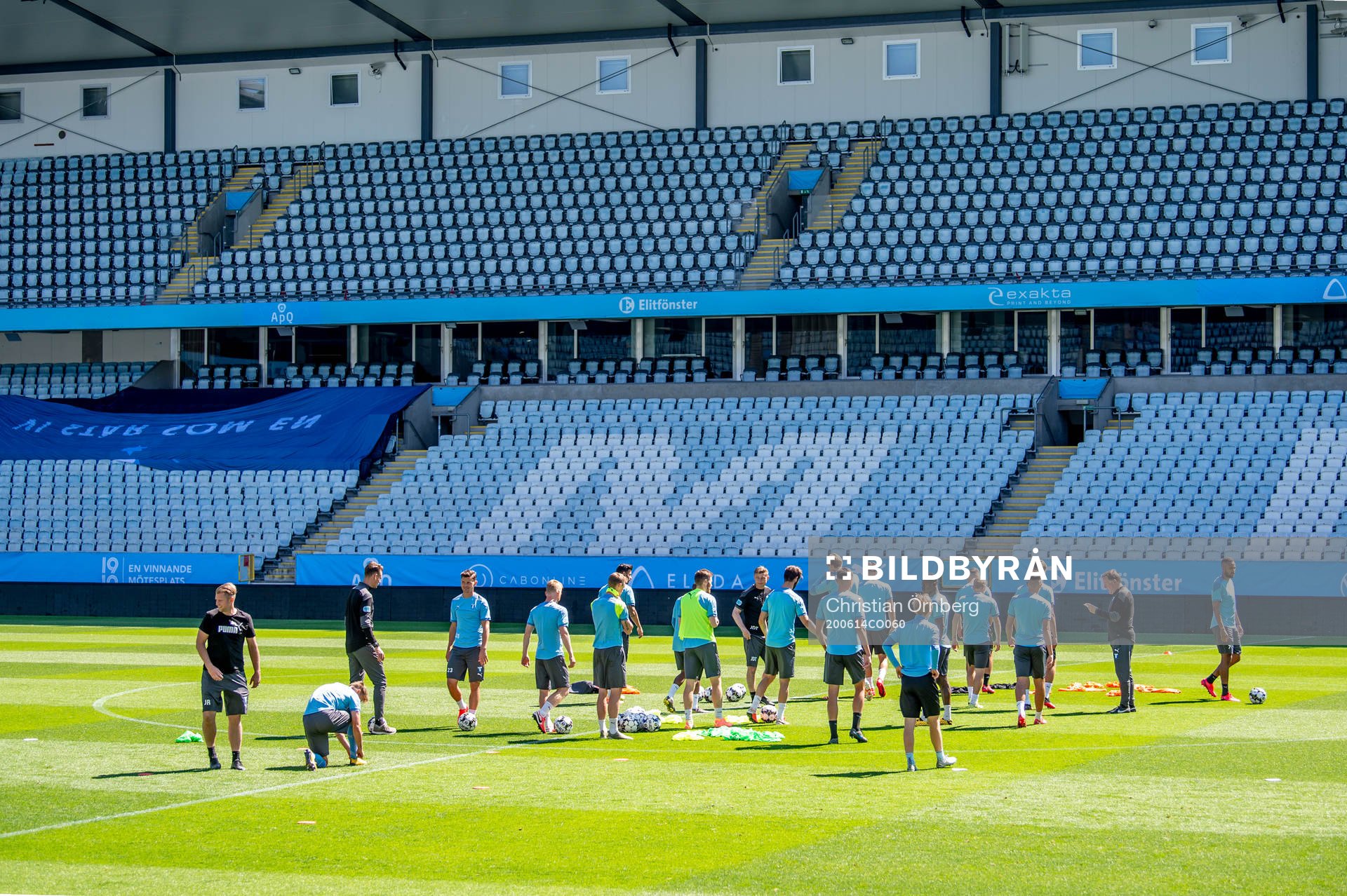 Spelarna på Eleda Stadion under en träning med Malmö FF den 14 juni 2020 i Malmö.