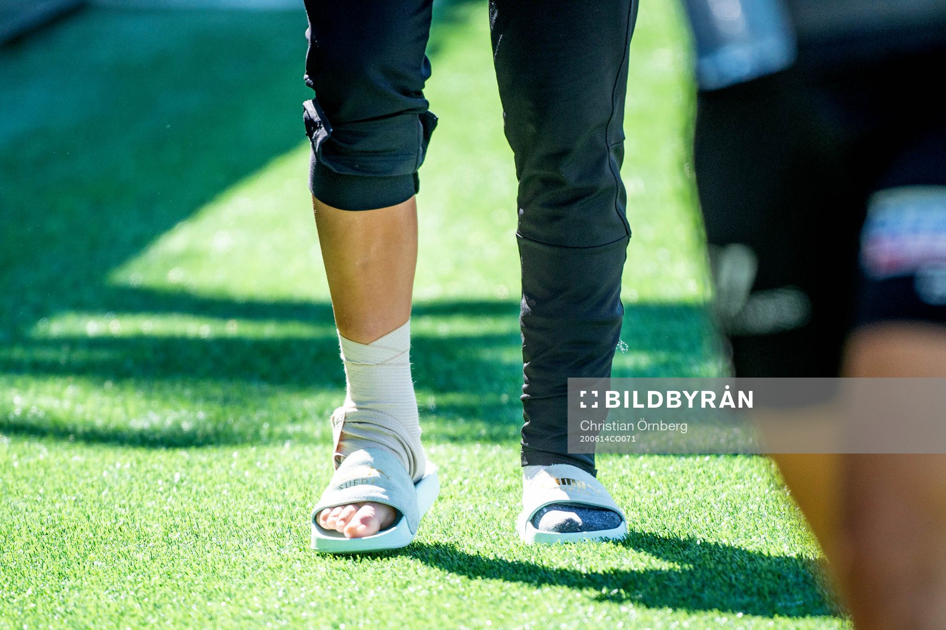Rosengårds Hanna Bennison skadade sig under under träningsmatchen i fotboll mellan FC Rosengård och Växjö den 14 juni 2020 i Malmö.