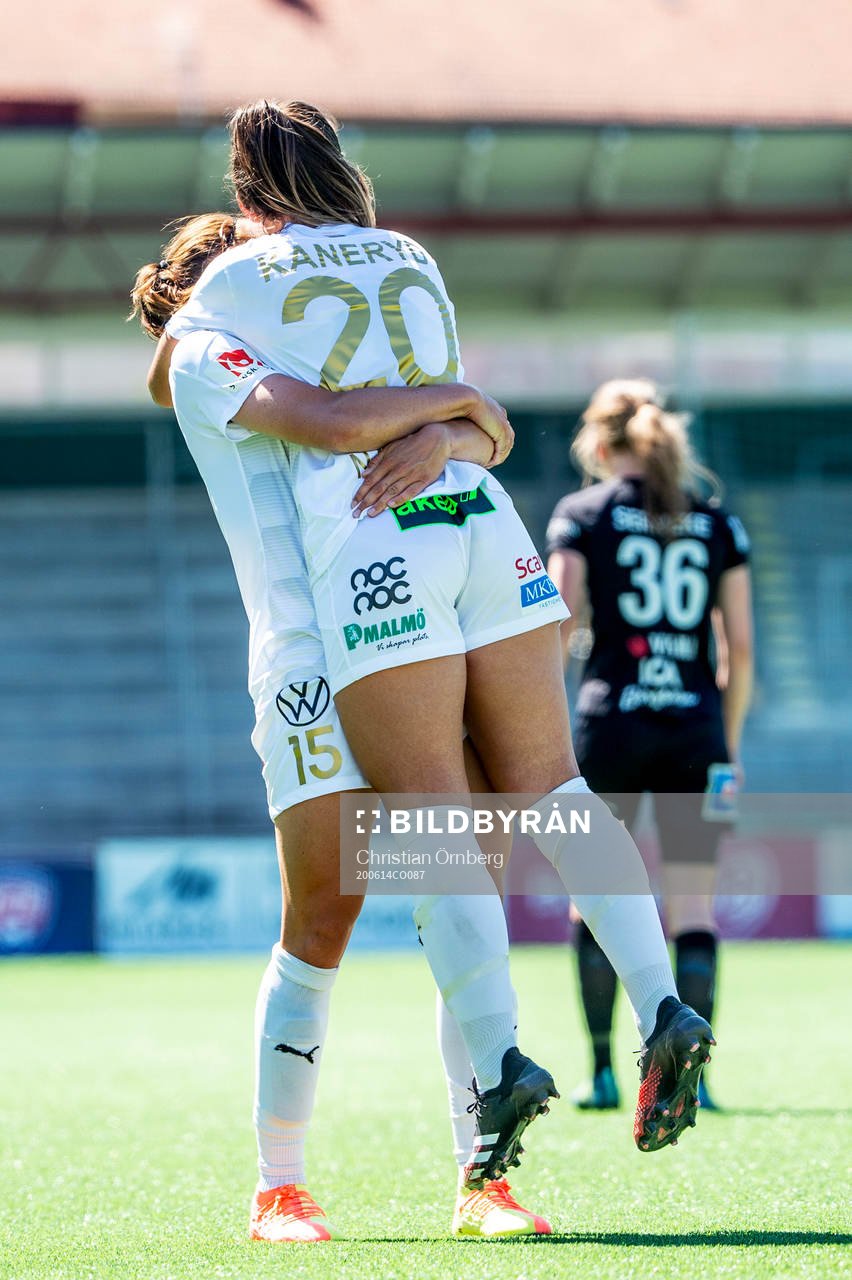 Rosengårds Johanna Rytting Kaneryd jublar efter 3-0 tillsammans med Jessica Samuelsson under träningsmatchen i fotboll mellan FC Rosengård och Växjö den 14 juni 2020 i Malmö.