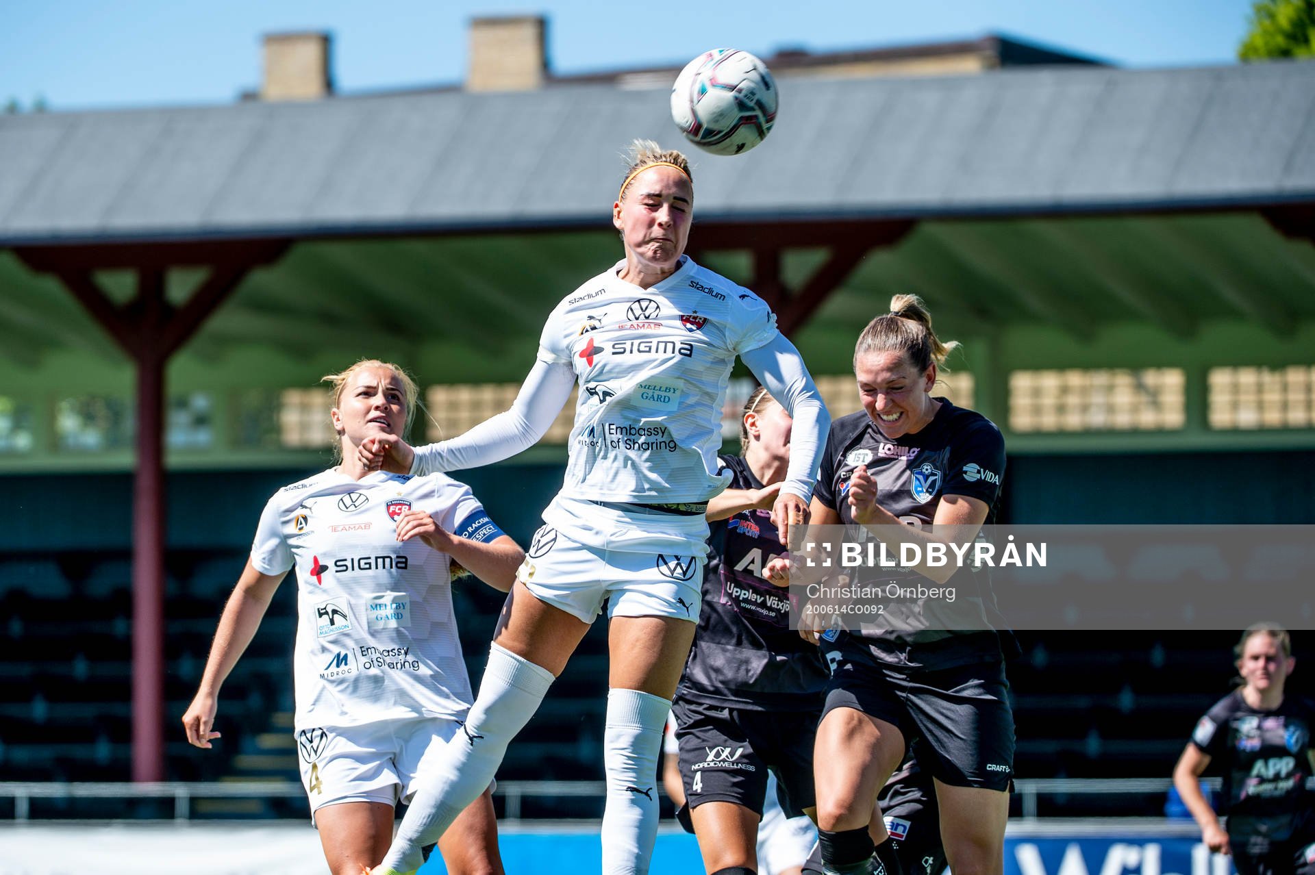 Rosengårds Sanne Troelsgaard i nickduell med Växjös