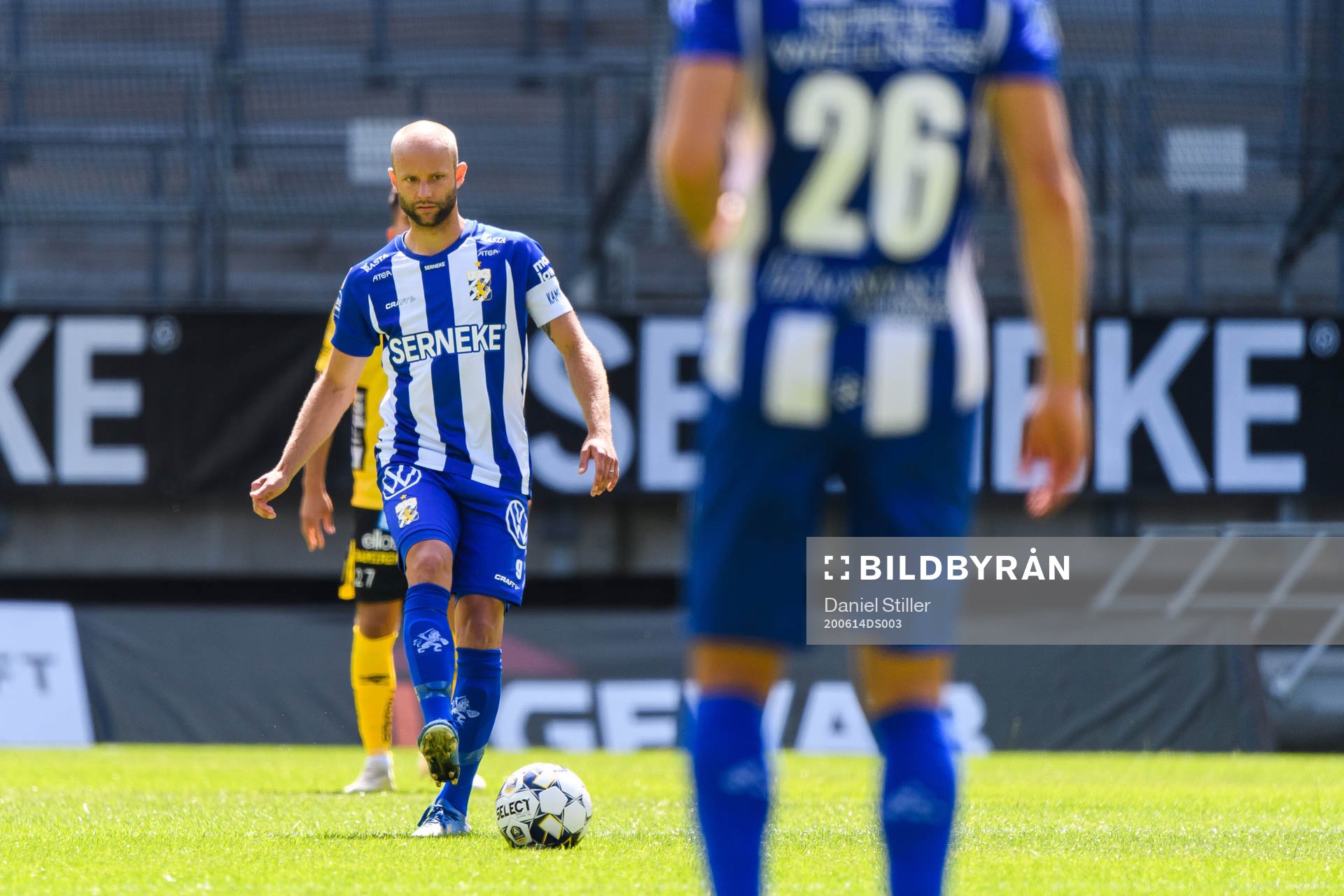 IFK Göteborgs Robin Söder slår avsparken