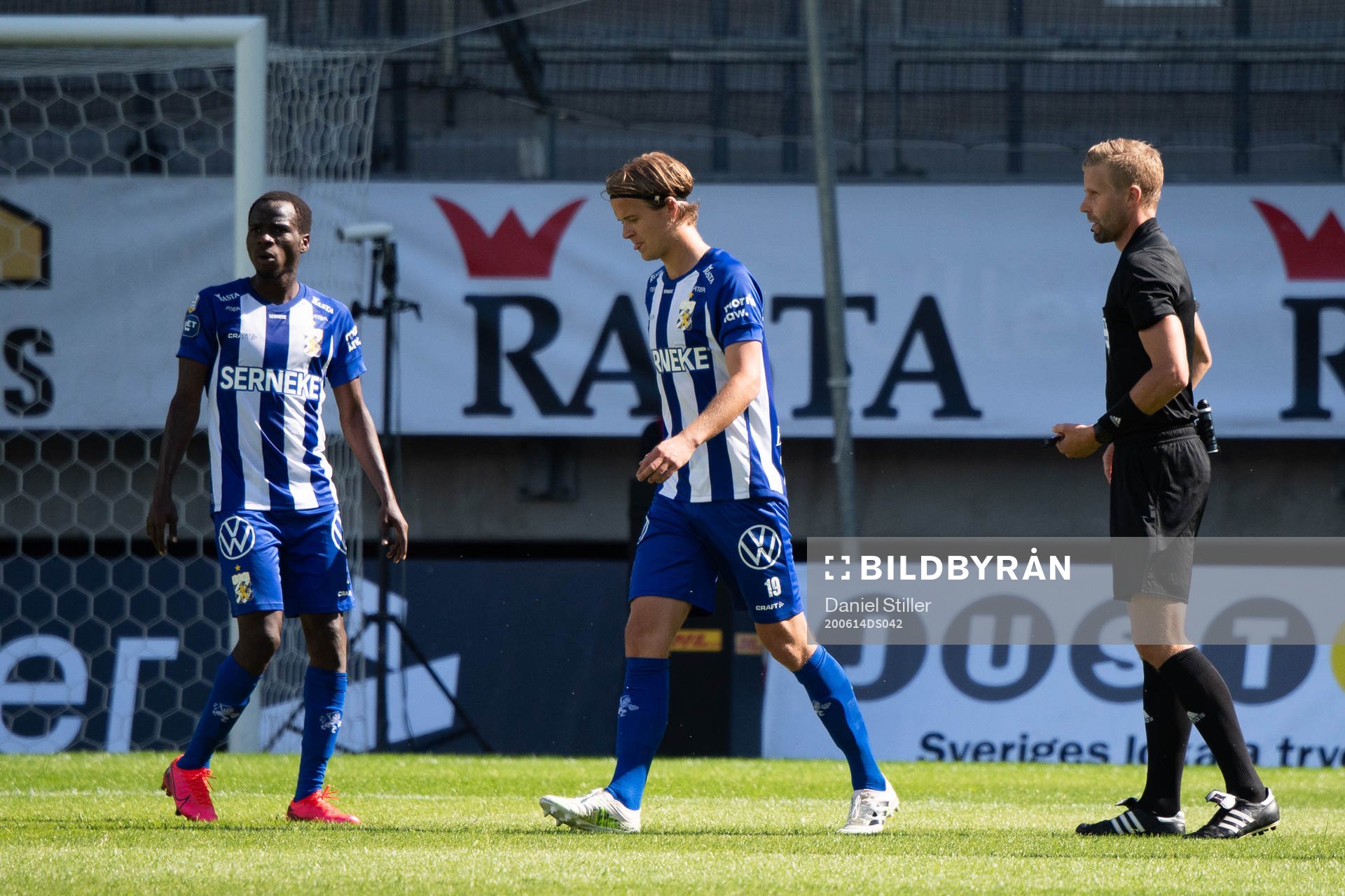 IFK Göteborgs August Erlingmark får rött kort