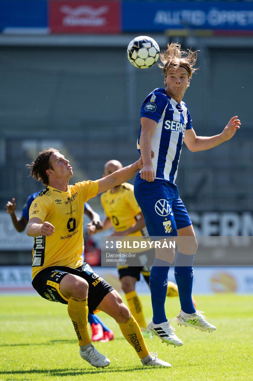Elfsborgs Simon Olsson och IFK Göteborgs August Erlingmark