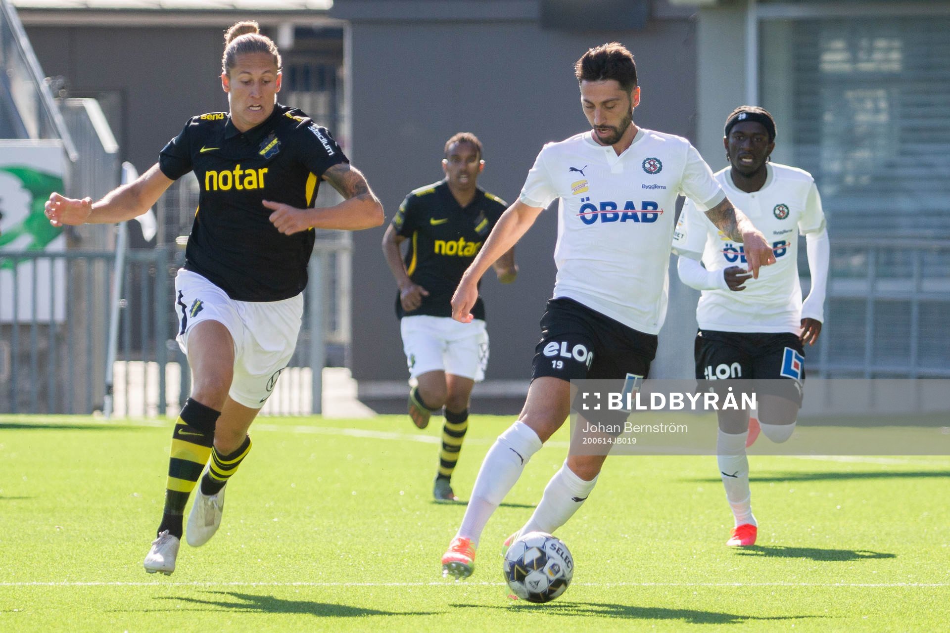 s Felix Michel och Örebros Nahir Besara