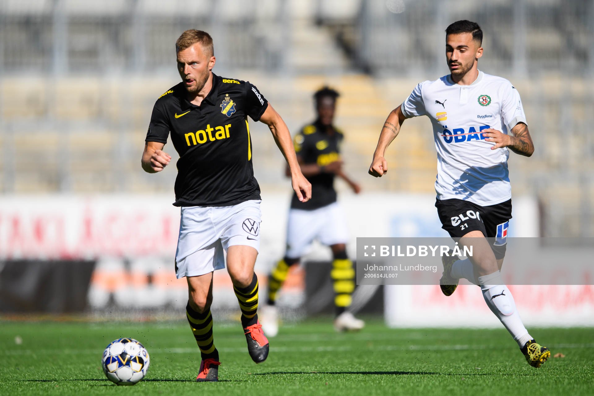 s Sebastian Larsson och Örebros Simon Amin