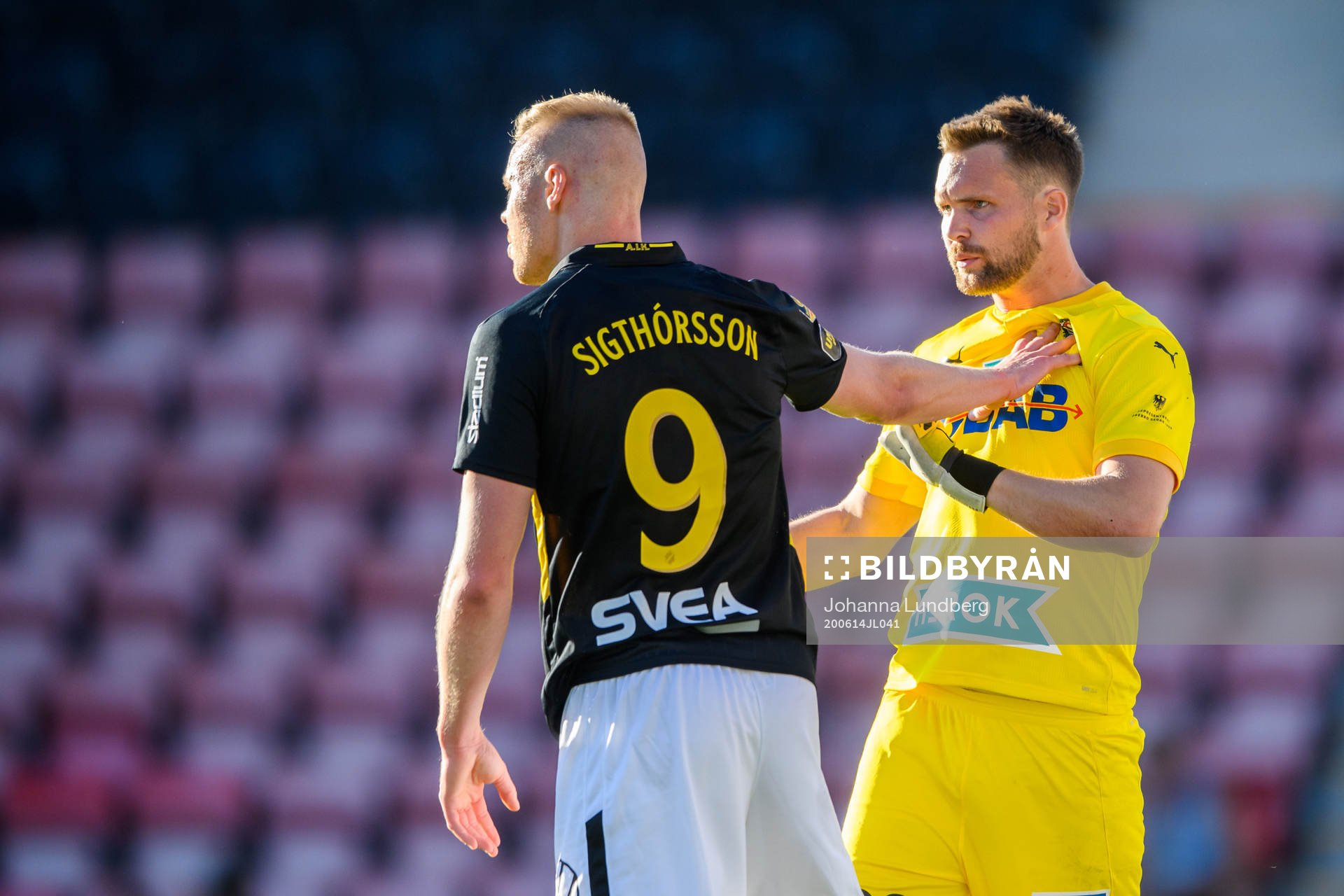 s Kolbeinn Sigthorsson och Örebros målvakt Oscar Jansson