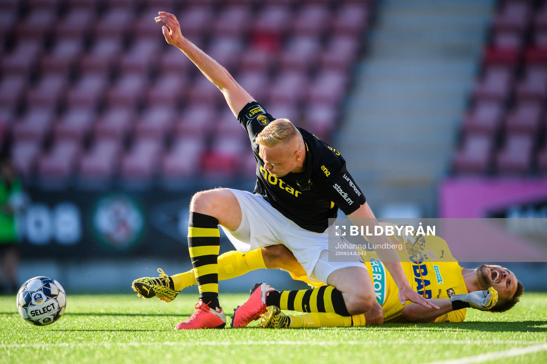 s Kolbeinn Sigthorsson och Örebros målvakt Oscar Jansson