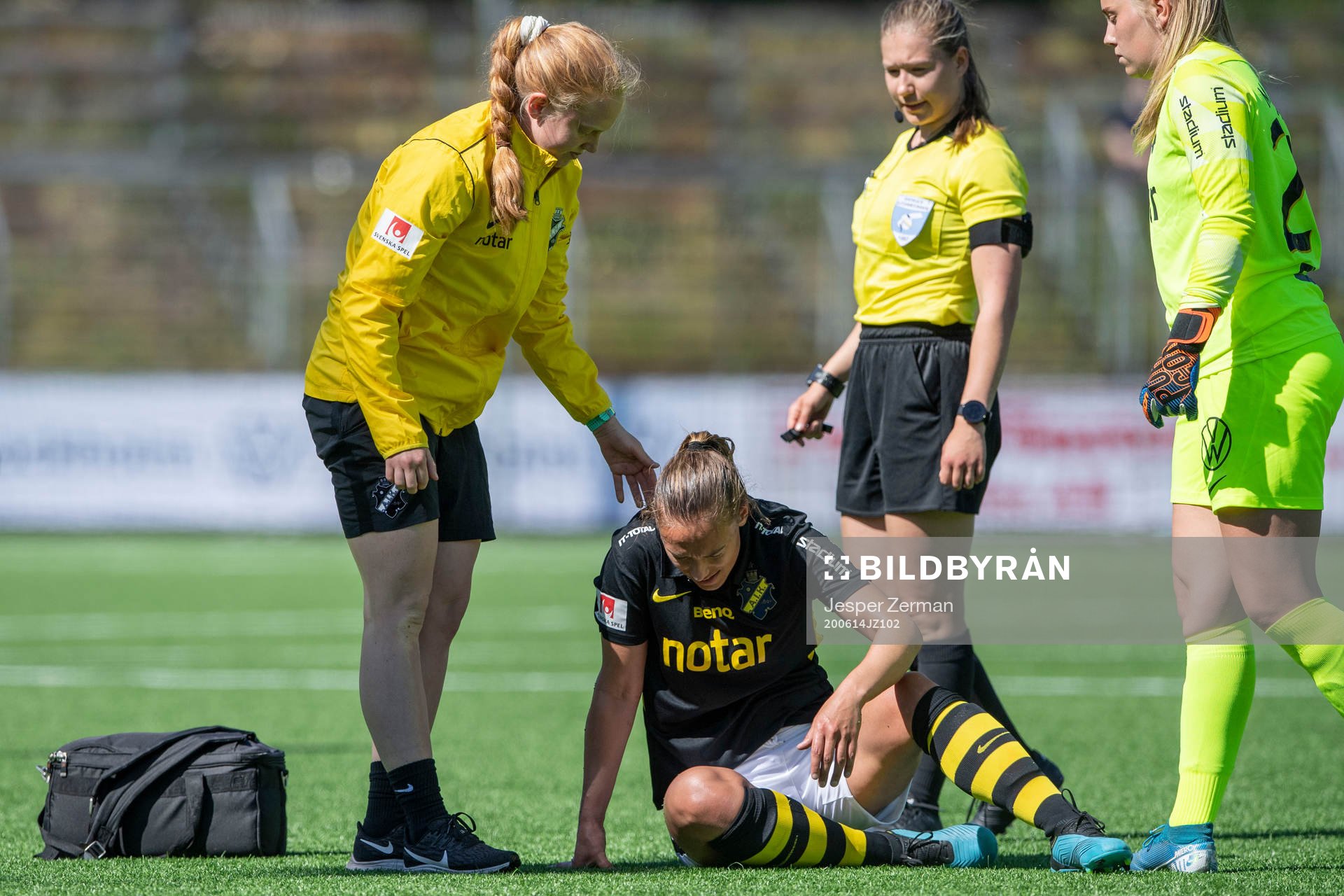 s Fanny Johansson får läkarvård