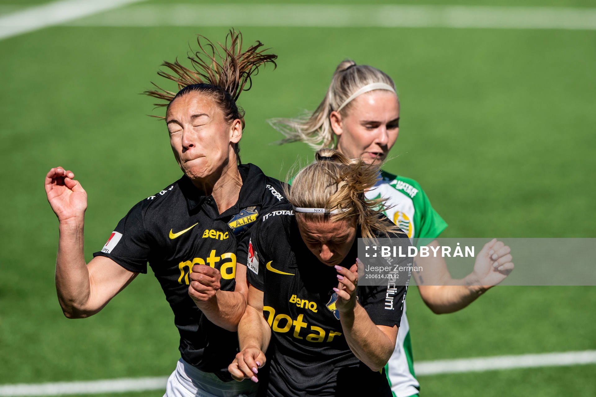 s Fanny Johansson och Clara Härdling