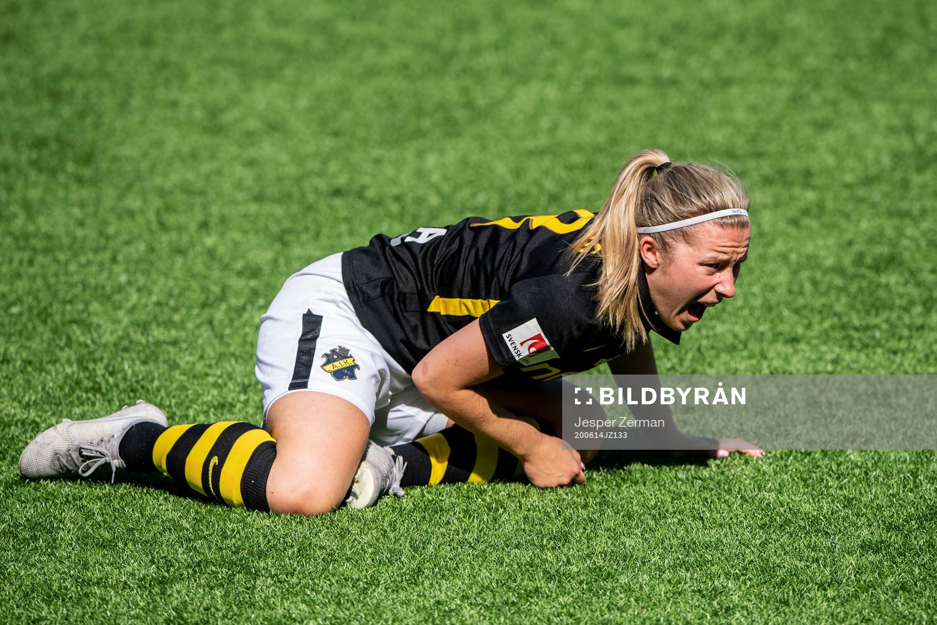 AIK:s Clara Härdling under fotbollsmatchen i Elitettan mellan Hammarby och AIK den 14 juni 2020 i Stockholm.