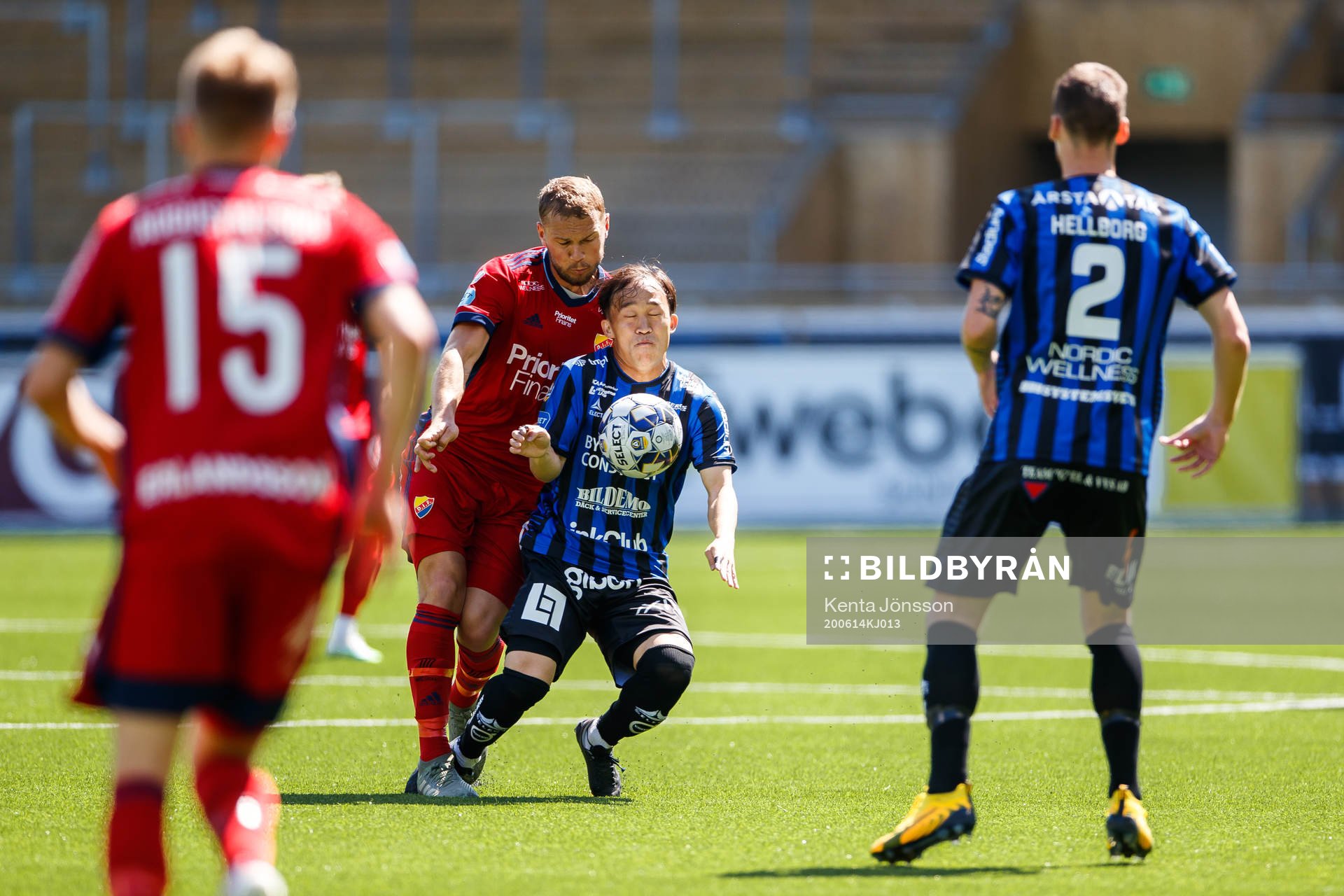 Djurgårdens Jesper Karlström och Sirius Yukiya Sugita