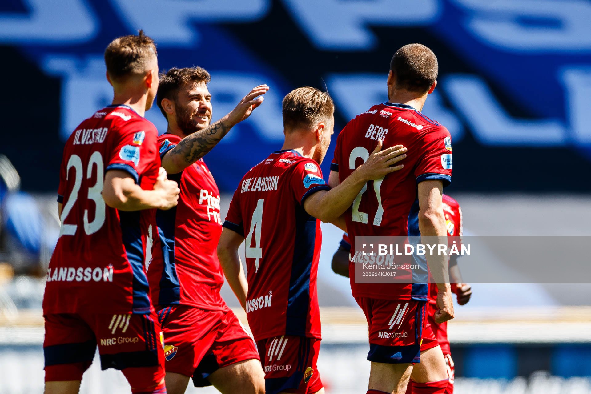 Djurgårdens Erik Berg jublar med lagkamrater efter 0-1 under fotbollsmatchen i Allsvenskan mellan Sirius och Djurgården den 14 juni 2020 i Uppsala.