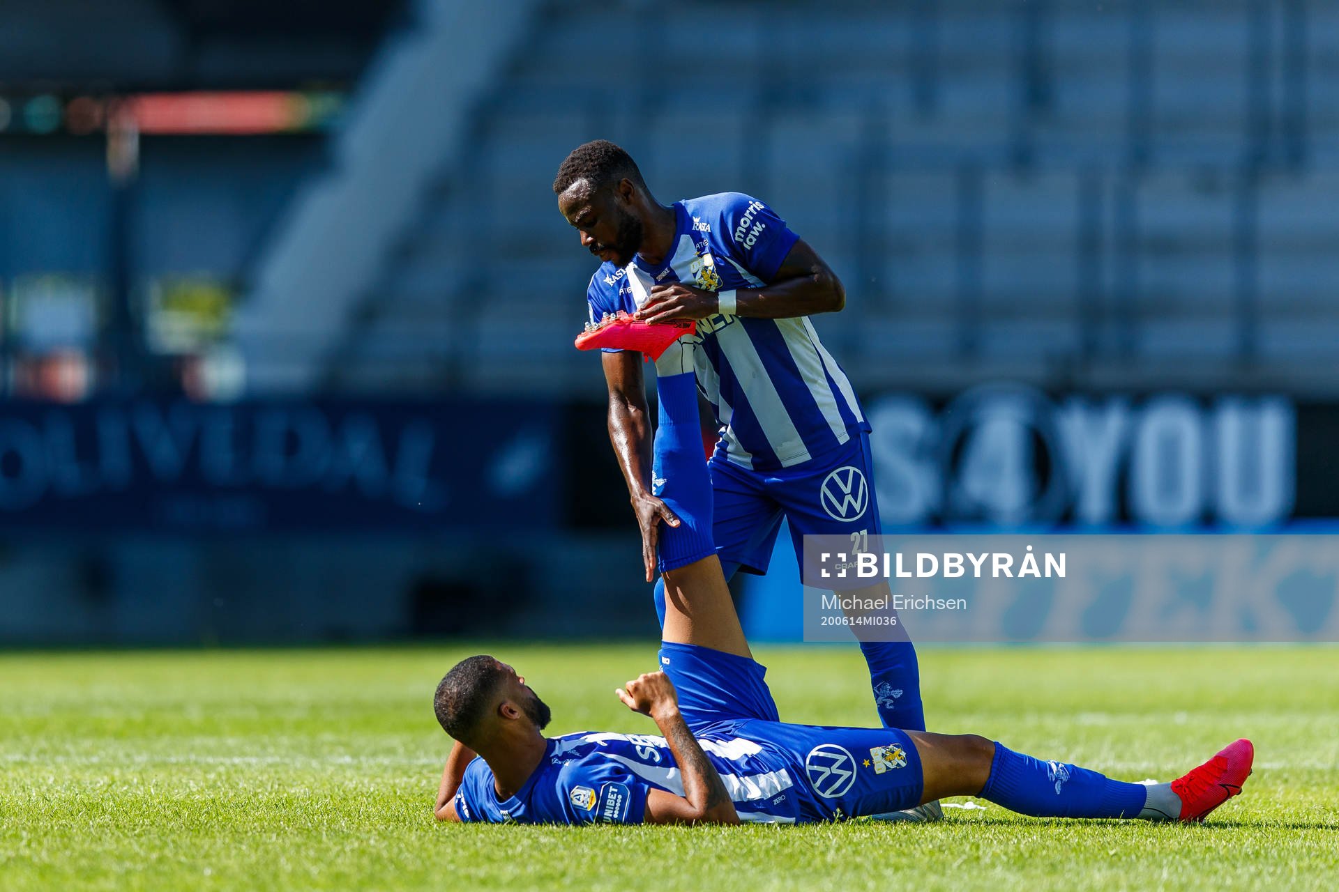 IFK Göteborgs Nzuzi Toko stretchar Kristopher Da Graca