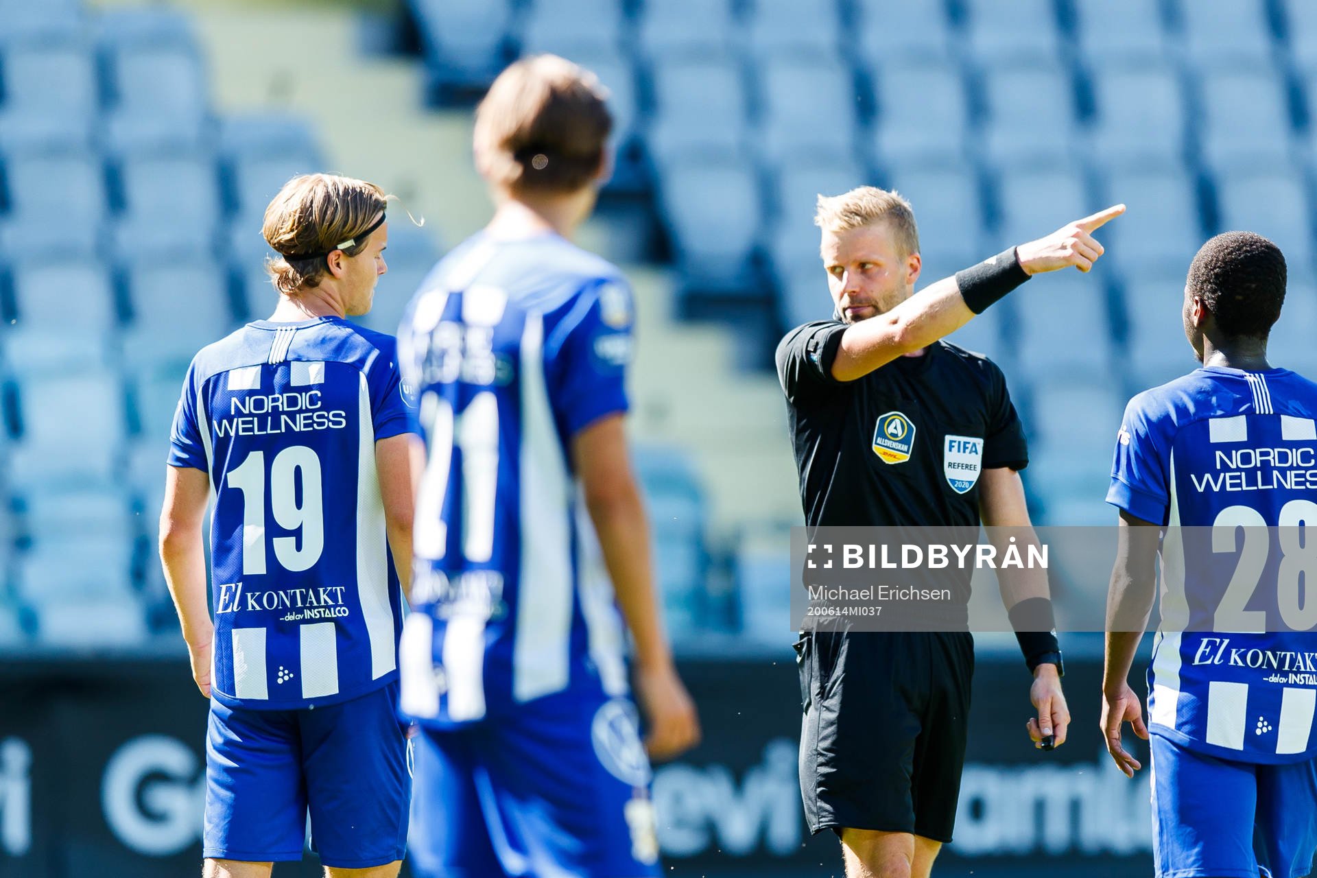 IFK Göteborgs August Erlingmark tilldelas en utvisning av