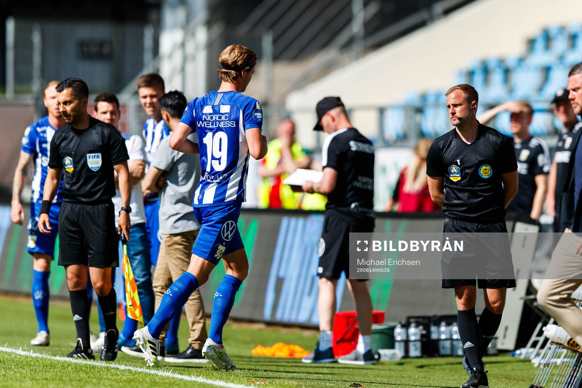 IFK Göteborgs August Erlingmark lämnar planen