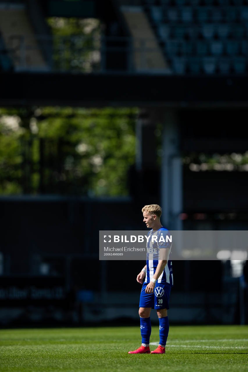 IFK Göteborgs Victor Wernersson med tomma läktare i