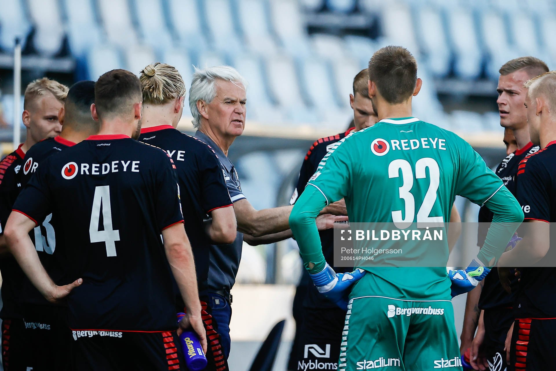 Kalmars tränare Nanne Bergstrand har genomgång