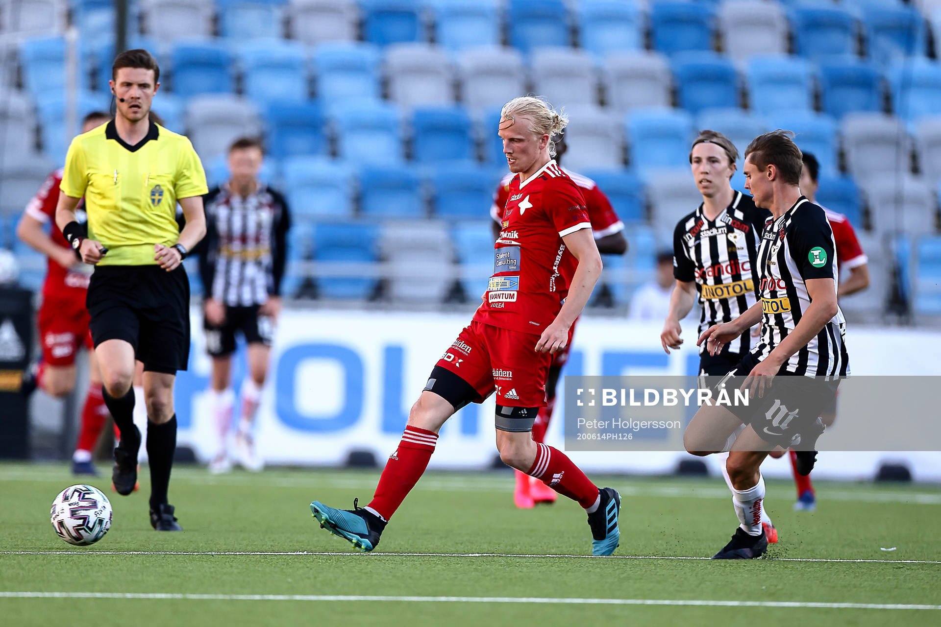 Luleås Max Wårell under fotbollsmatchen i Division 1 norra mellan Sylvia och Luleå den 14 juni 2020 i Norrköping.