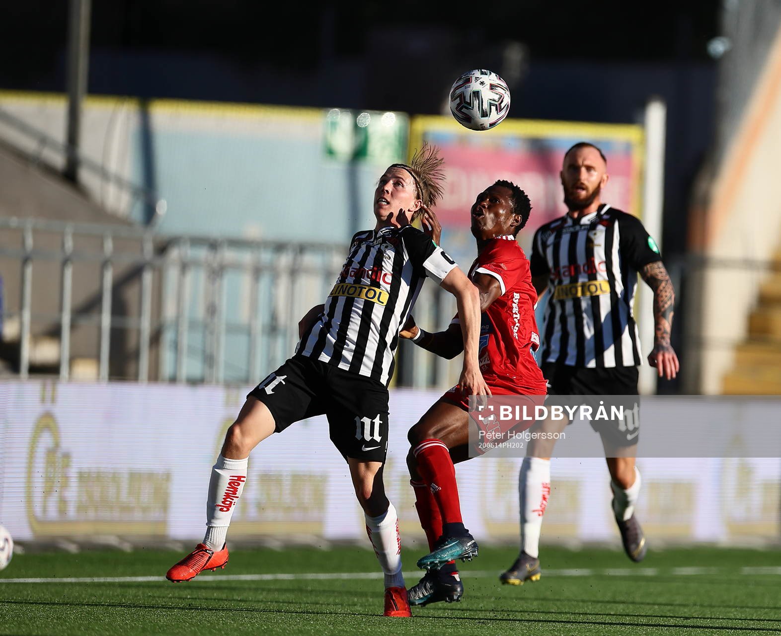 Sylvias Jakob Lindahl och Luleås Sylvester Simba