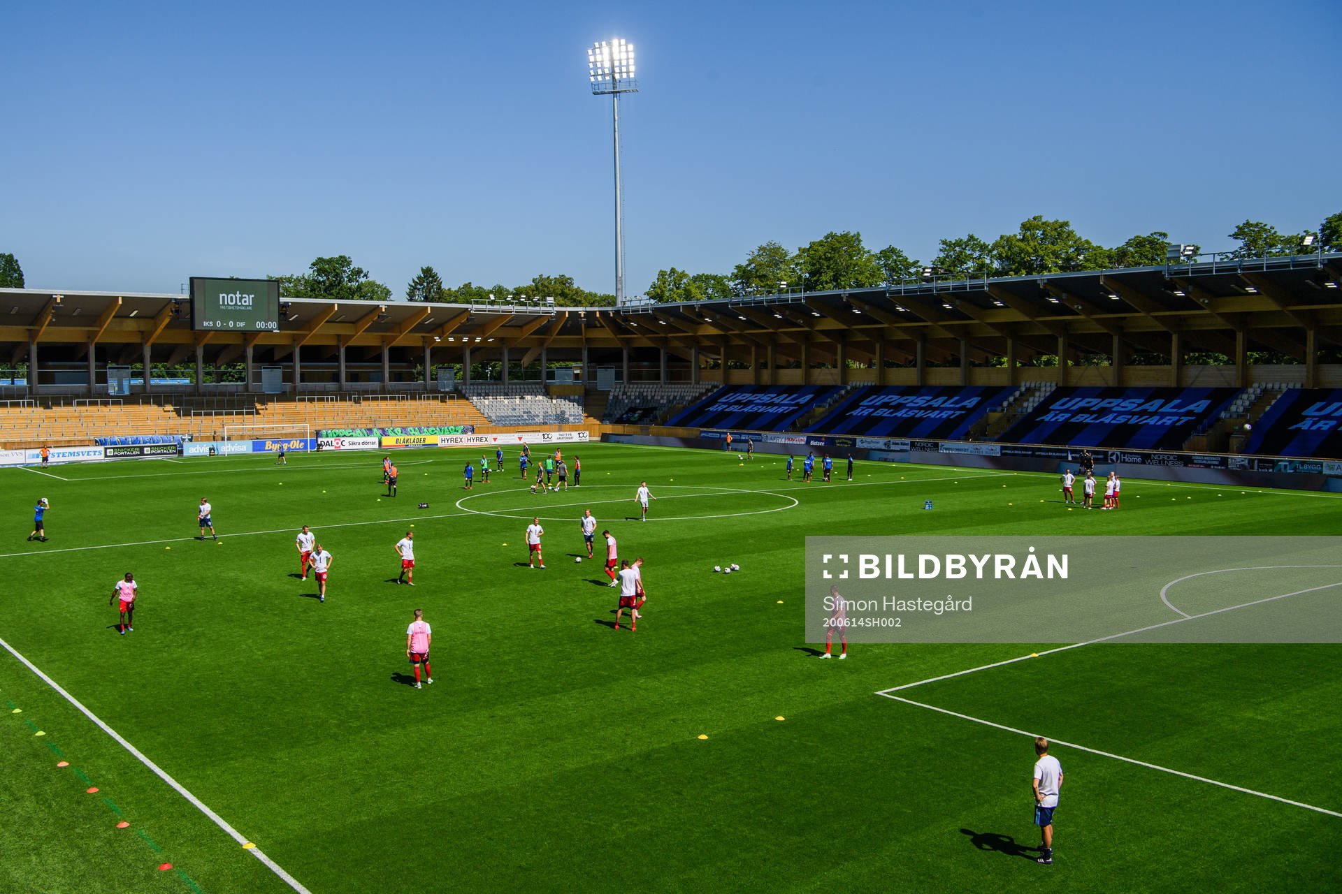 Djurgårdens spelare värmer upp