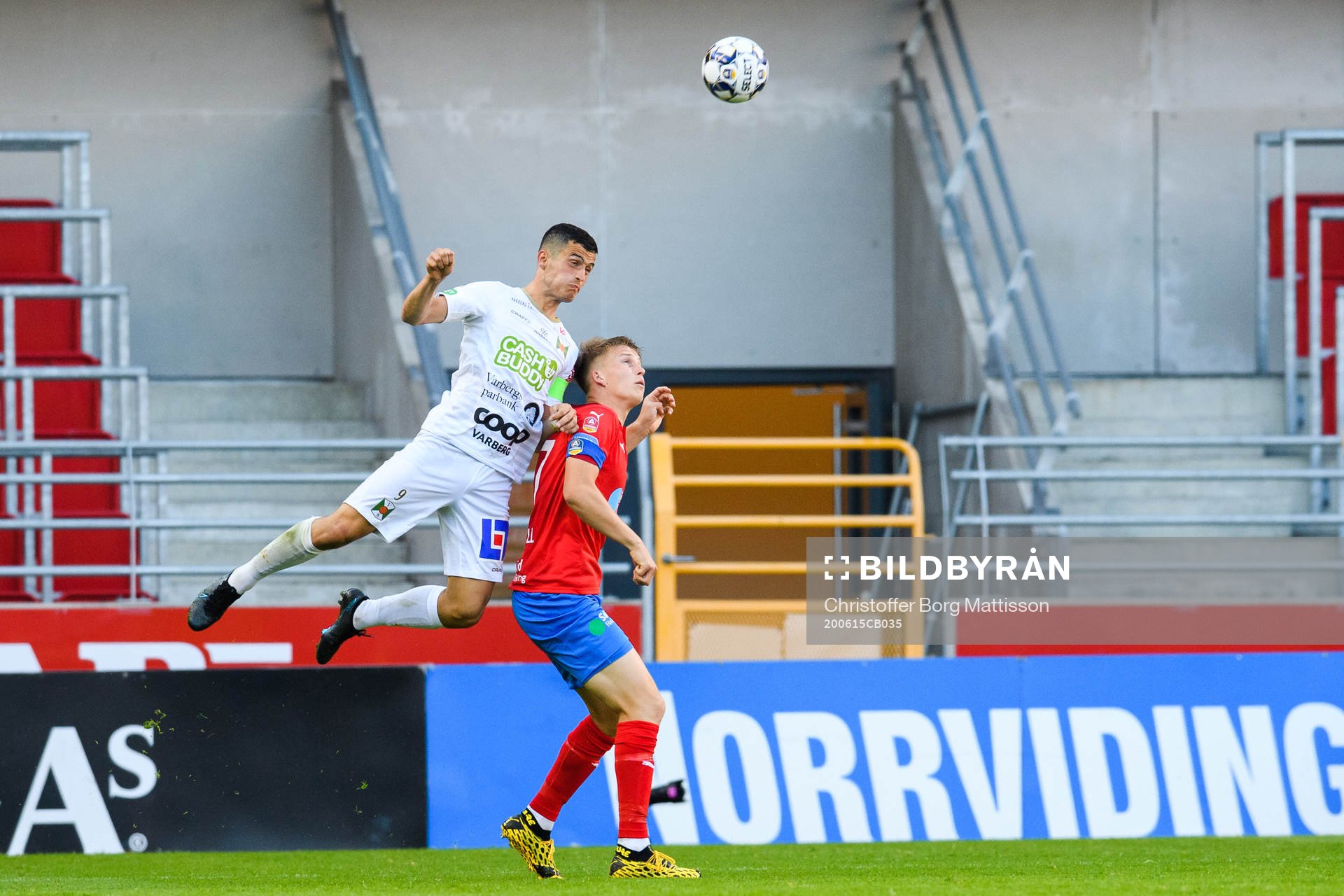 Varbergs Astrit Seljmani och Helsingborgs Casper Widell