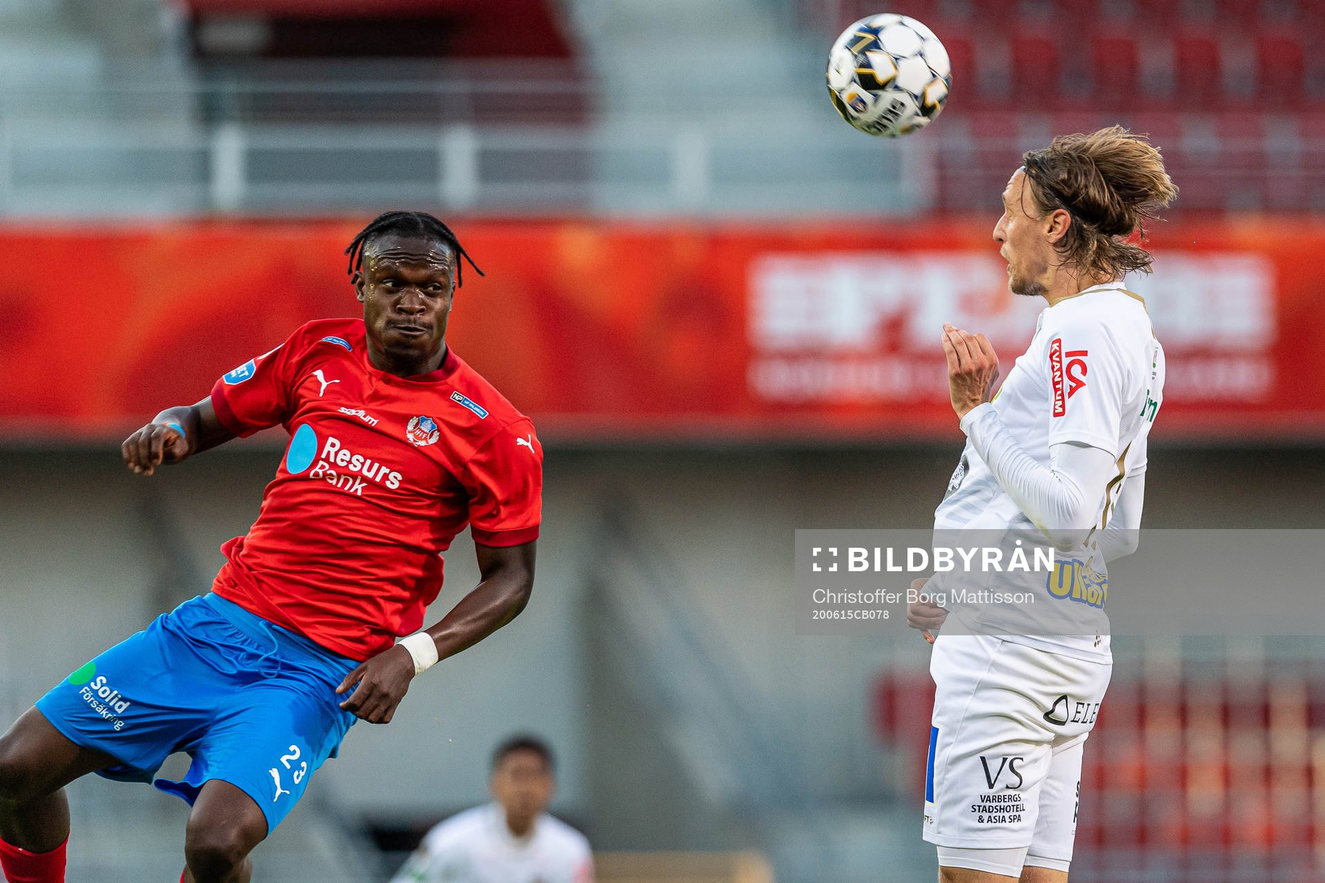 Helsingborgs Noel Mbo och Varbergs Joakim Lindner