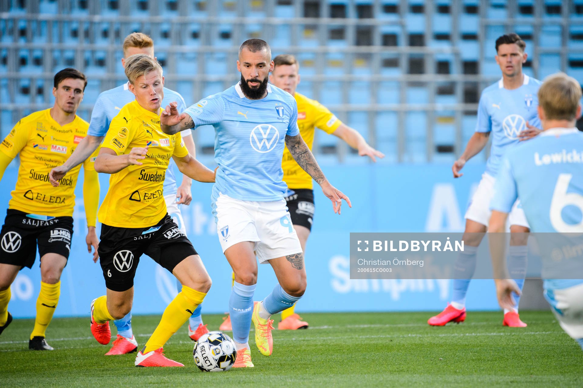 Mjällbys Eric Björkander och Malmö FFs Guillermo Molins