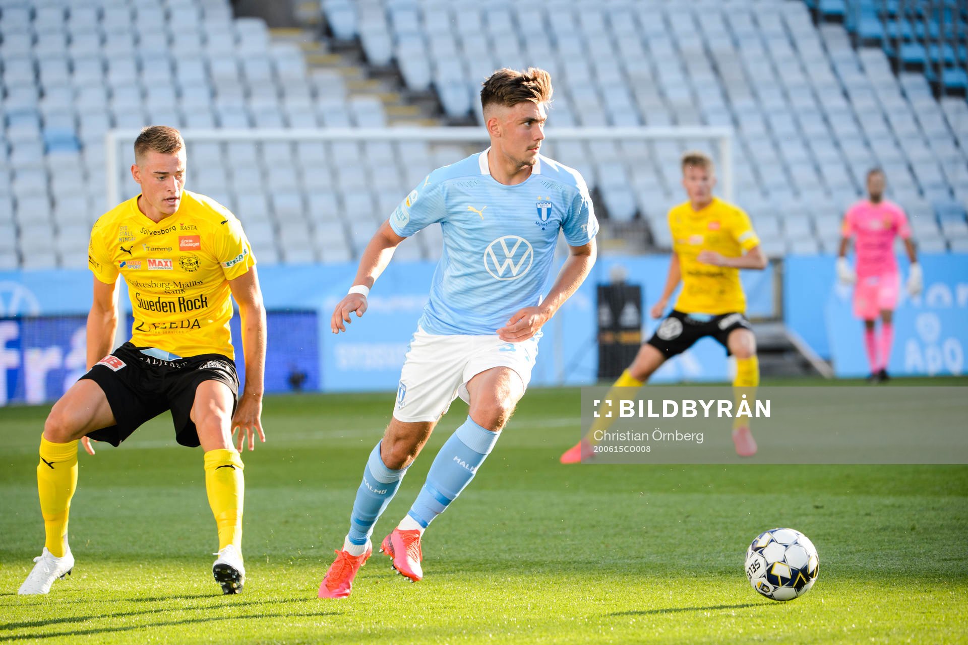 Mjällbys Jesper Löfgren och Malmö FFs Tim Prica
