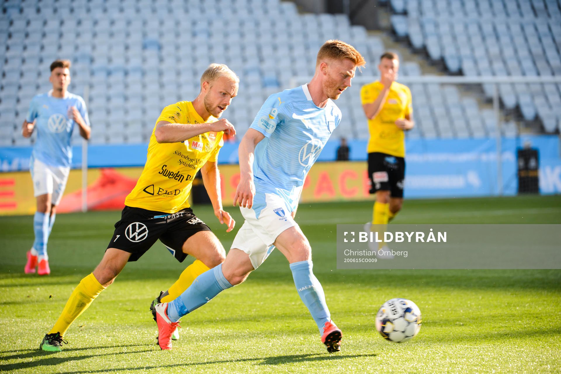 Mjällbys Viktor Gustafson och Malmö FFs Anders