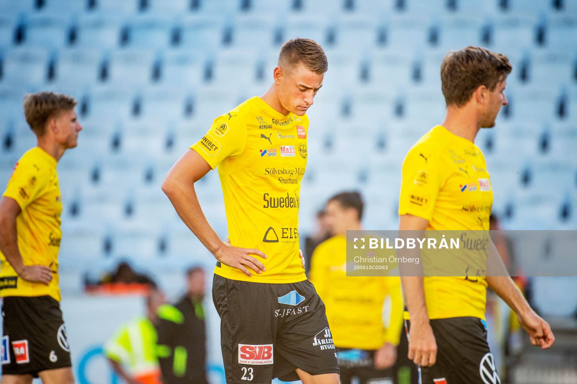 Mjällbys Jesper Löfgren deppar med lagkamraterna