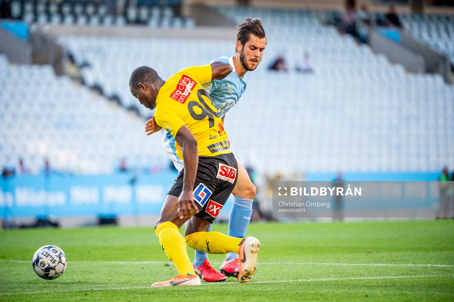 Mjällbys Moses Ogbu mot Malmö FFs Adi Nalic