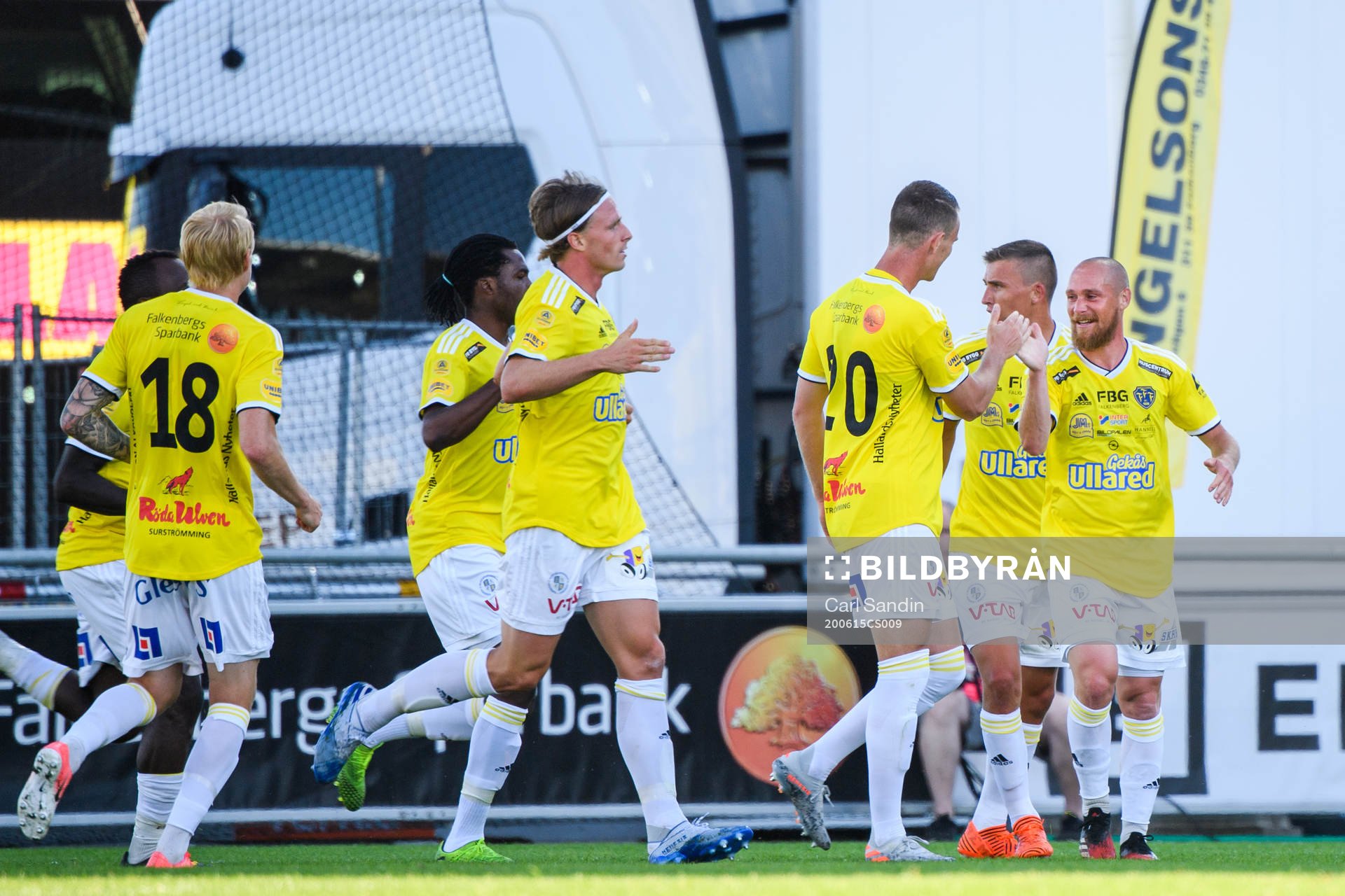 Falkenbergs spelare jublar