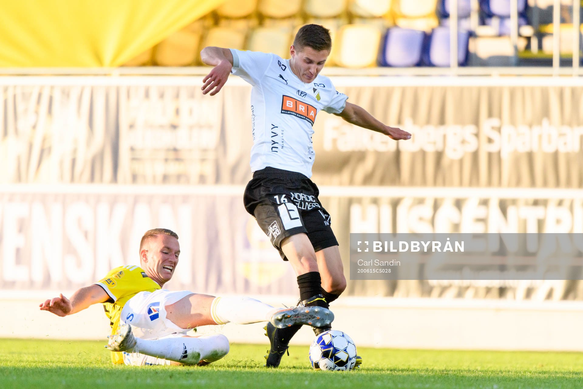 Falkenbergs Sander van Looy och Häckens Leo Bengtsson