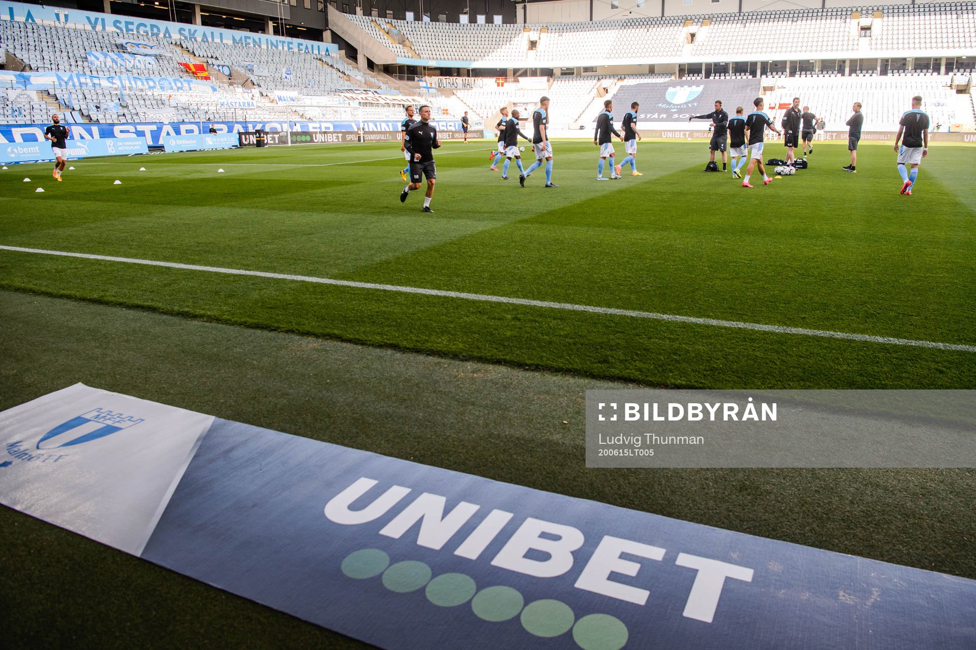 Reklam för Unibet inne på Eleda Stadion