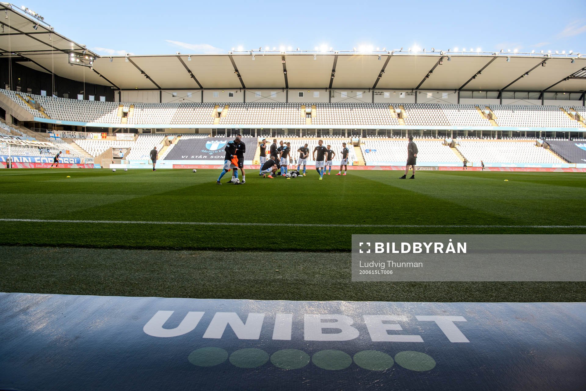 Reklam för Unibet inne på Eleda Stadion