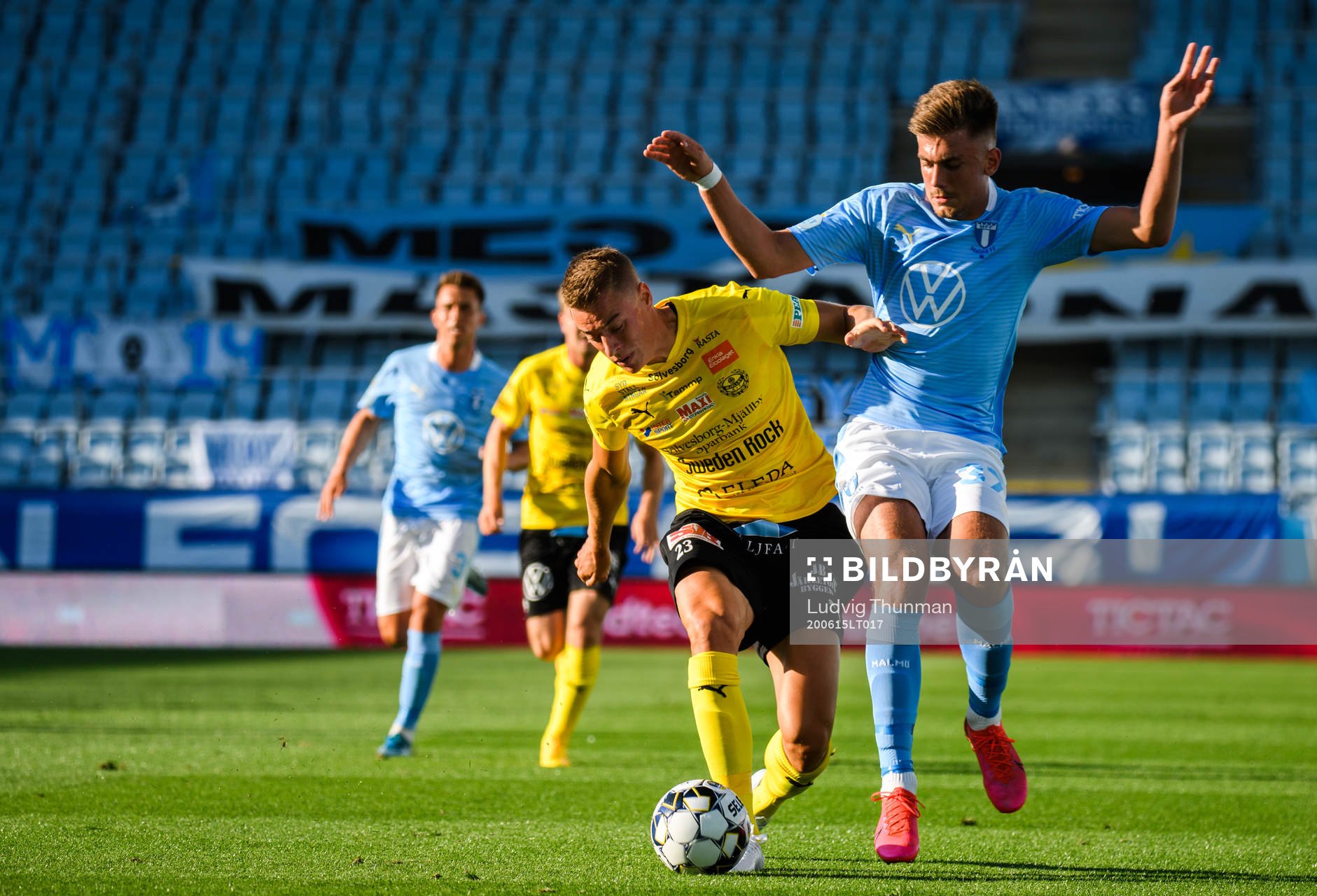 Mjällbys Jesper Löfgren och Malmö FFs Tim Prica