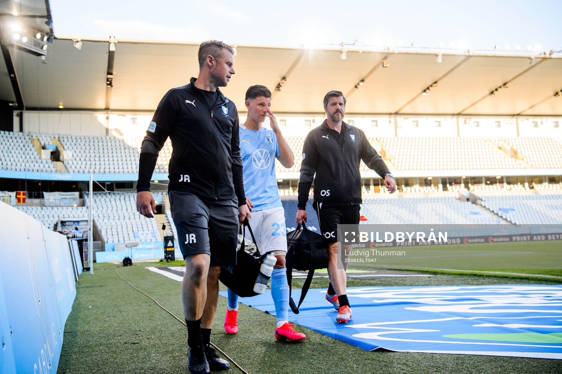 Malmö FFs Marcus Antonsson lämnar planen