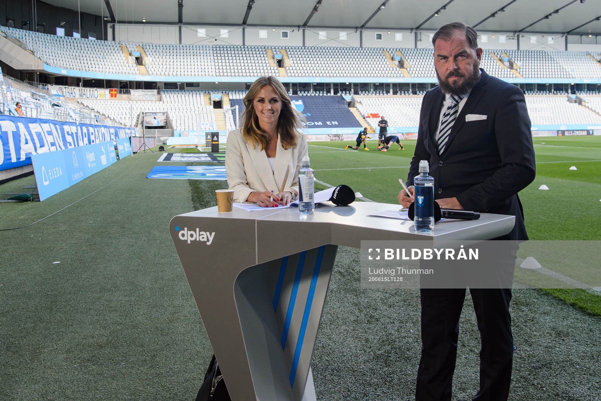 Dplays Karin Frick och Alexander Axén poserar för ett porträtt inför fotbollsmatchen i Allsvenskan mellan Malmö FF och Mjällby den 15 juni 2020 i Malmö.