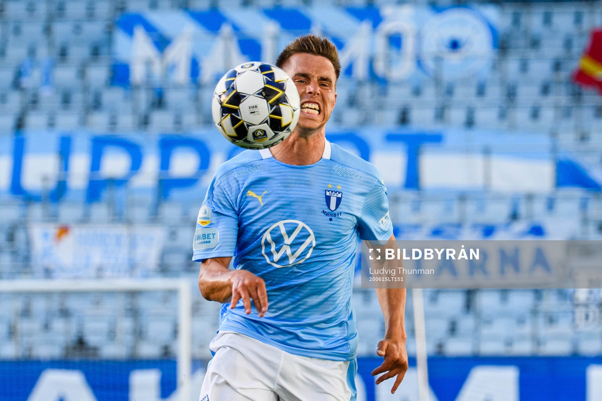 Malmö FFs Jonas Knudsen jagar boll