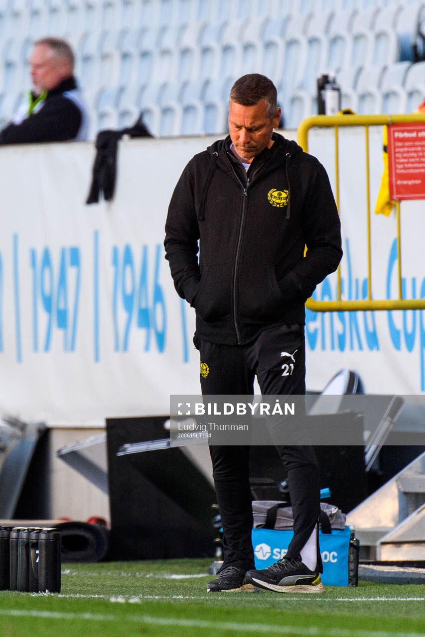 Mjällbys tränare Marcus Lantz deppar